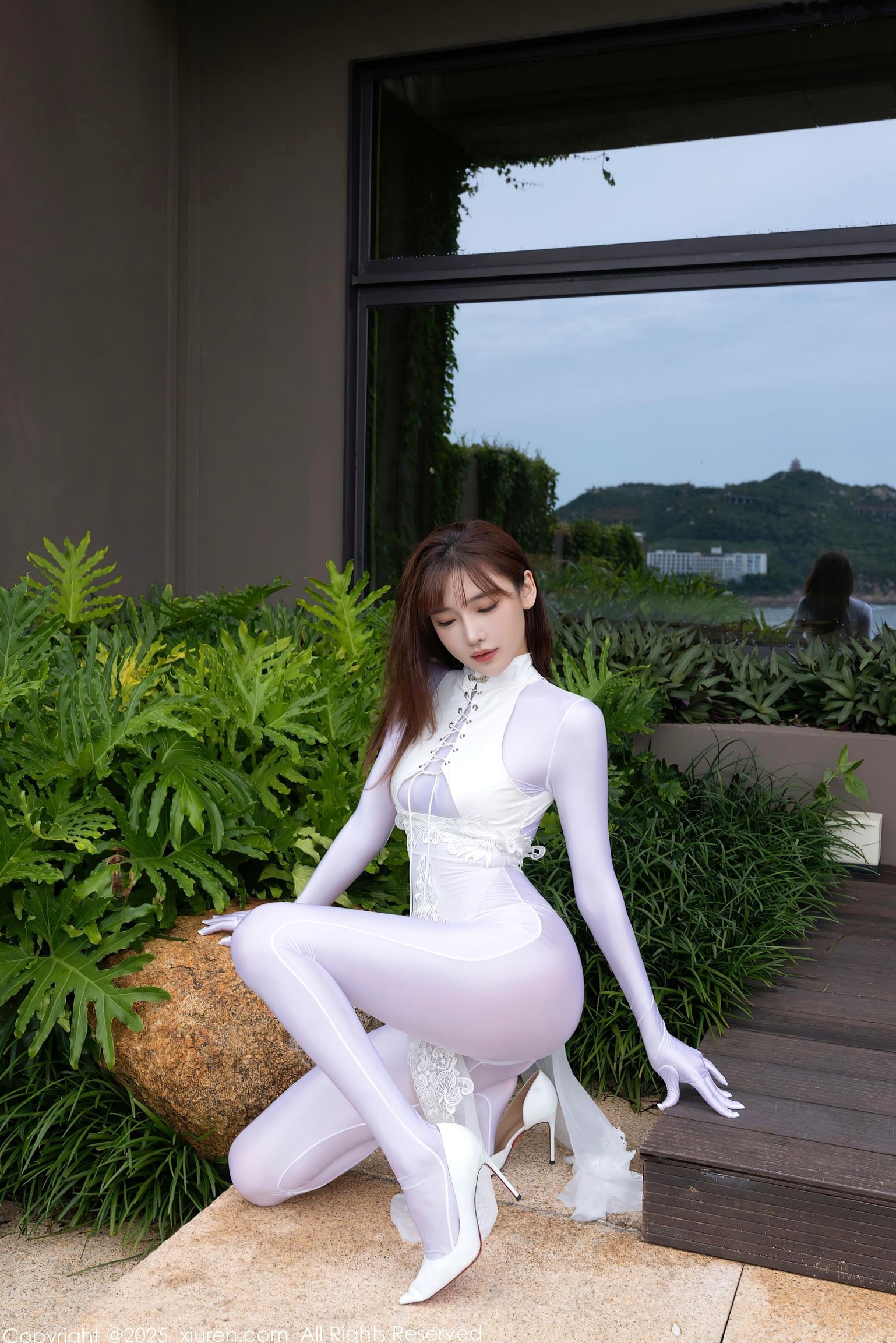 XiuRen秀人网 陆萱萱 纯欲白丝连体旗袍 户外与室内私房性感美臀诱惑写真