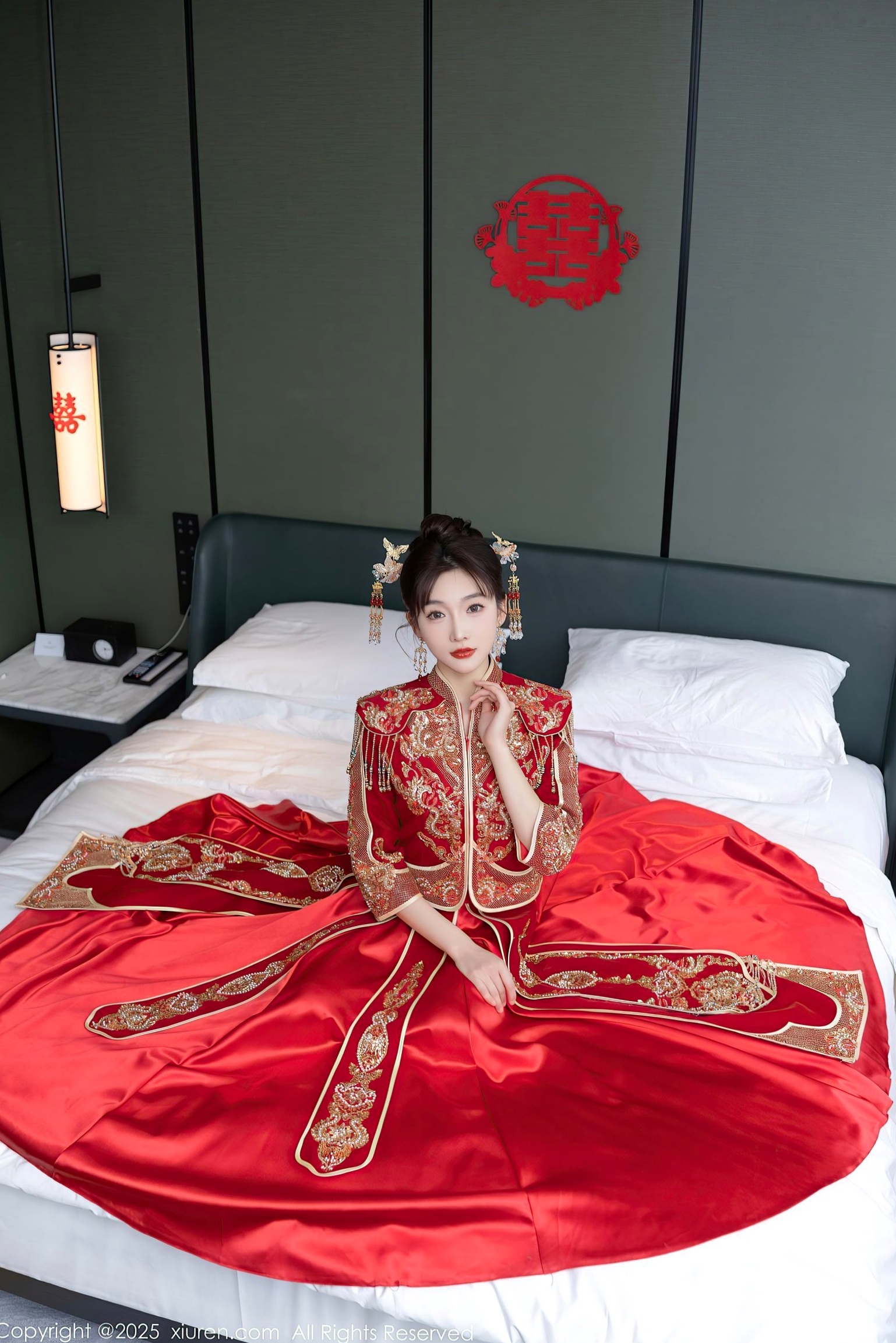 XiuRen秀人网9770陆萱萱:中式复古红嫁衣新娘装,温婉气质与私房性感诱惑,绝美大尺度写真,2025.01.16