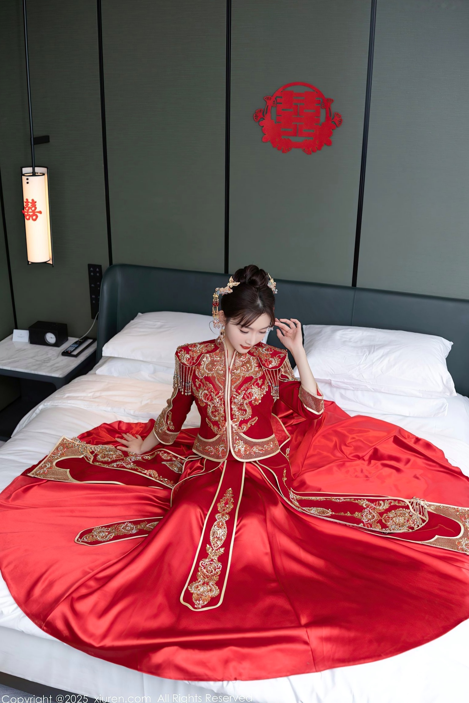 XiuRen秀人网9770陆萱萱:中式复古红嫁衣新娘装,温婉气质与私房性感诱惑,绝美大尺度写真,2025.01.16