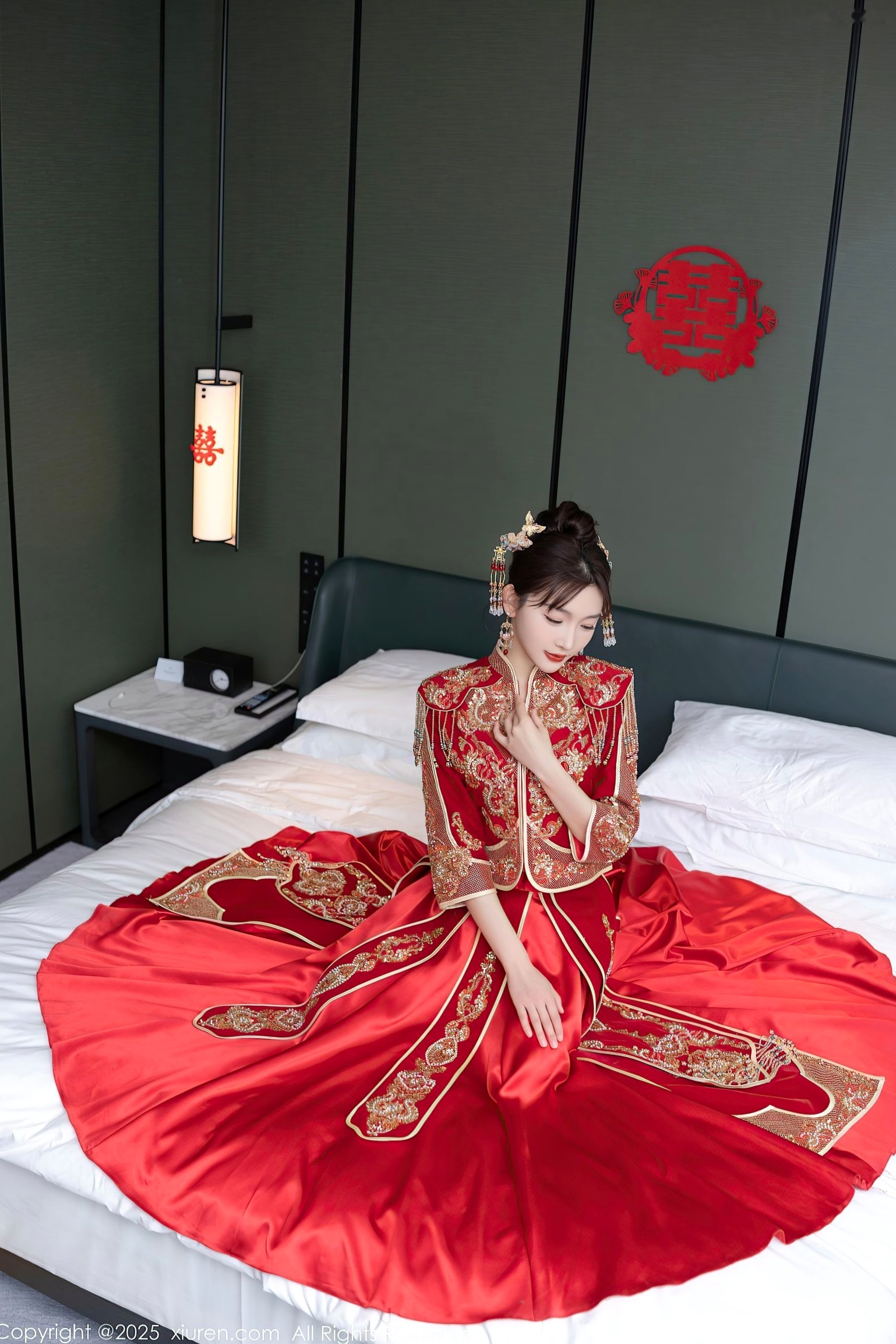 XiuRen秀人网9770陆萱萱:中式复古红嫁衣新娘装,温婉气质与私房性感诱惑,绝美大尺度写真,2025.01.16