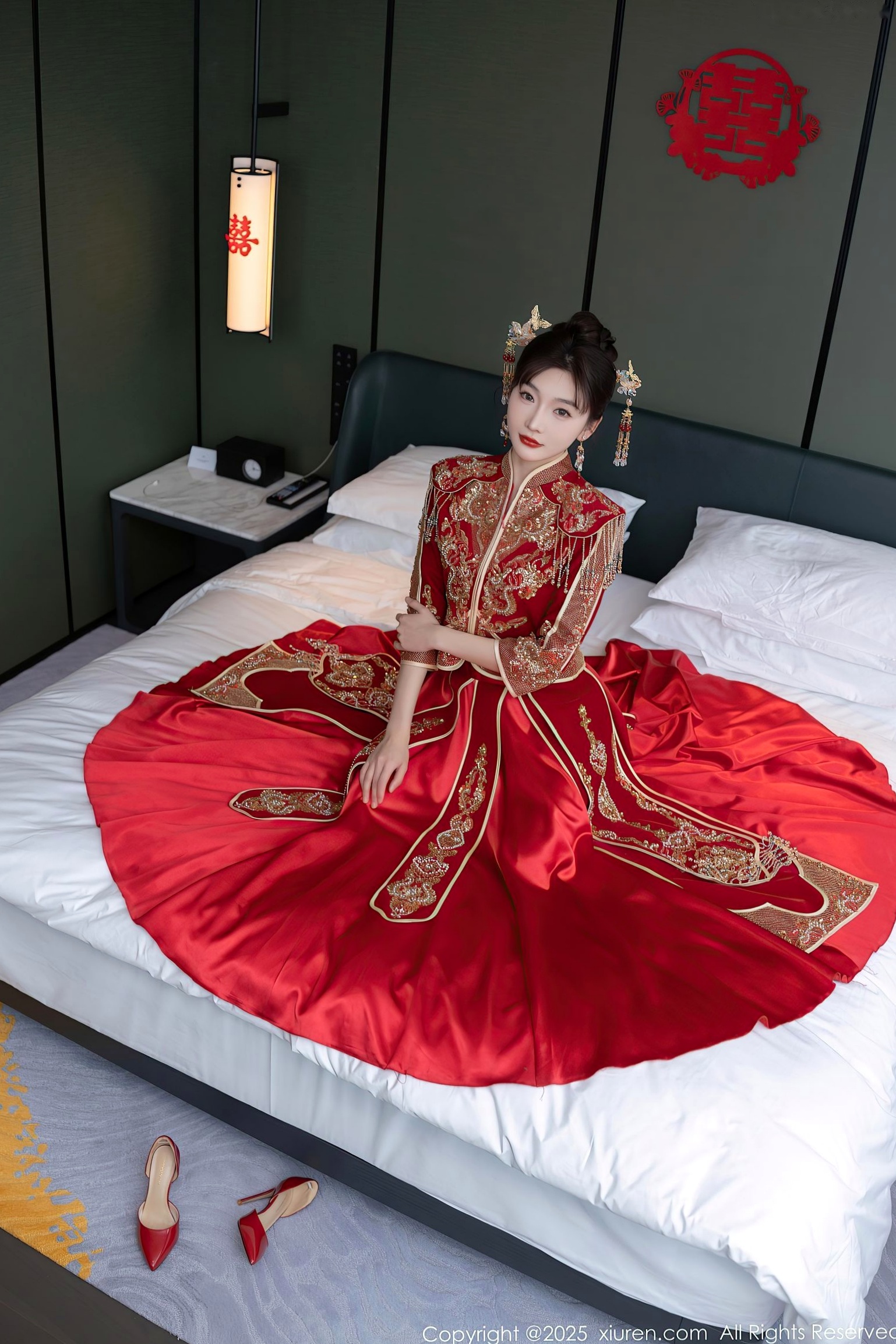 XiuRen秀人网9770陆萱萱:中式复古红嫁衣新娘装,温婉气质与私房性感诱惑,绝美大尺度写真,2025.01.16