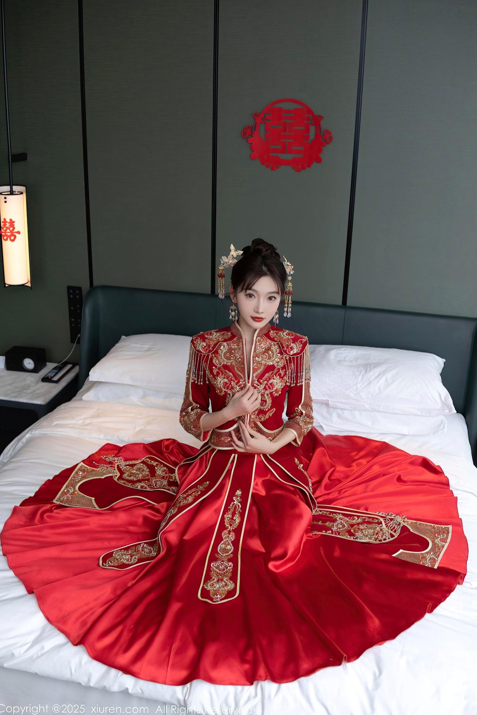 XiuRen秀人网9770陆萱萱:中式复古红嫁衣新娘装,温婉气质与私房性感诱惑,绝美大尺度写真,2025.01.16