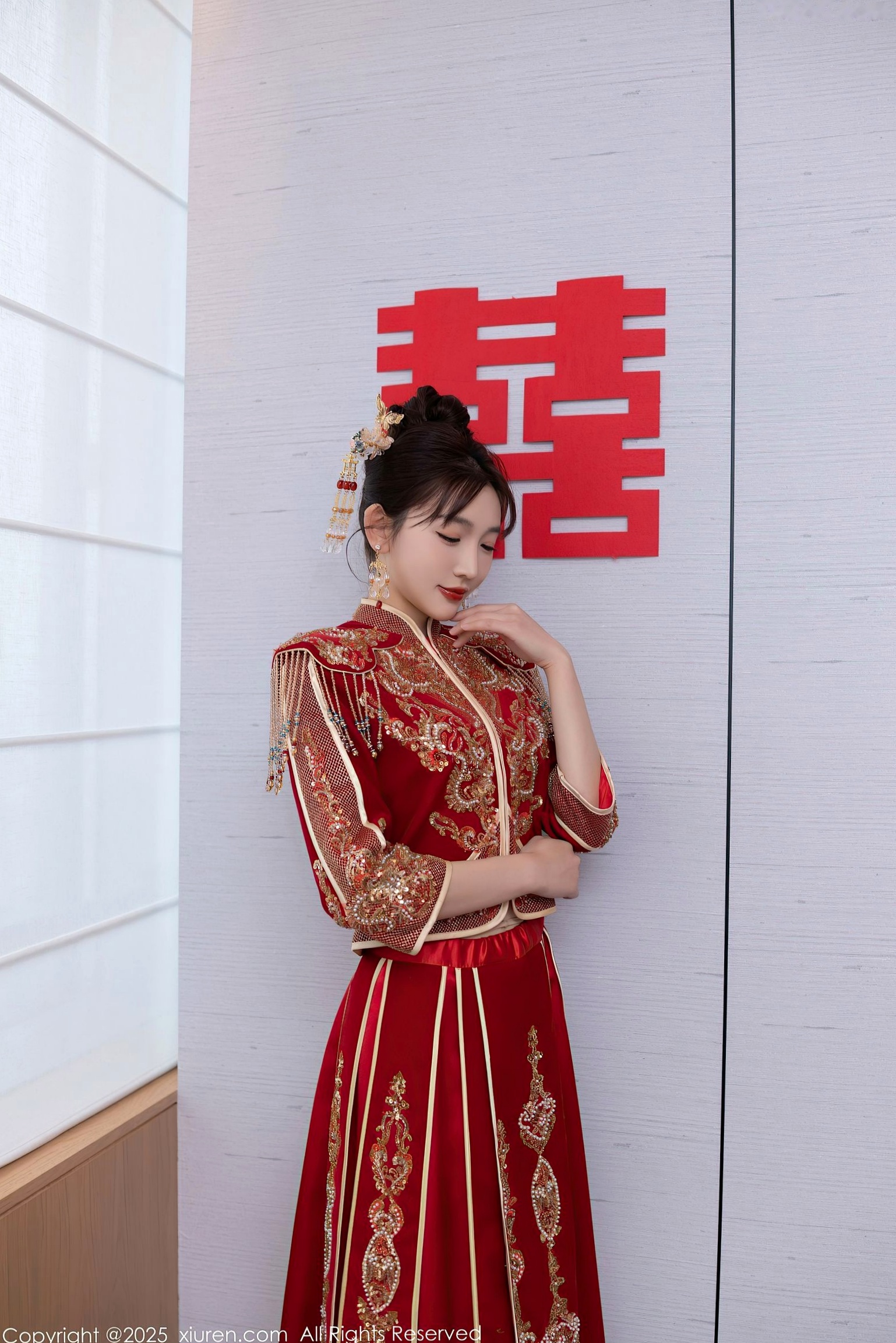 XiuRen秀人网9770陆萱萱:中式复古红嫁衣新娘装,温婉气质与私房性感诱惑,绝美大尺度写真,2025.01.16