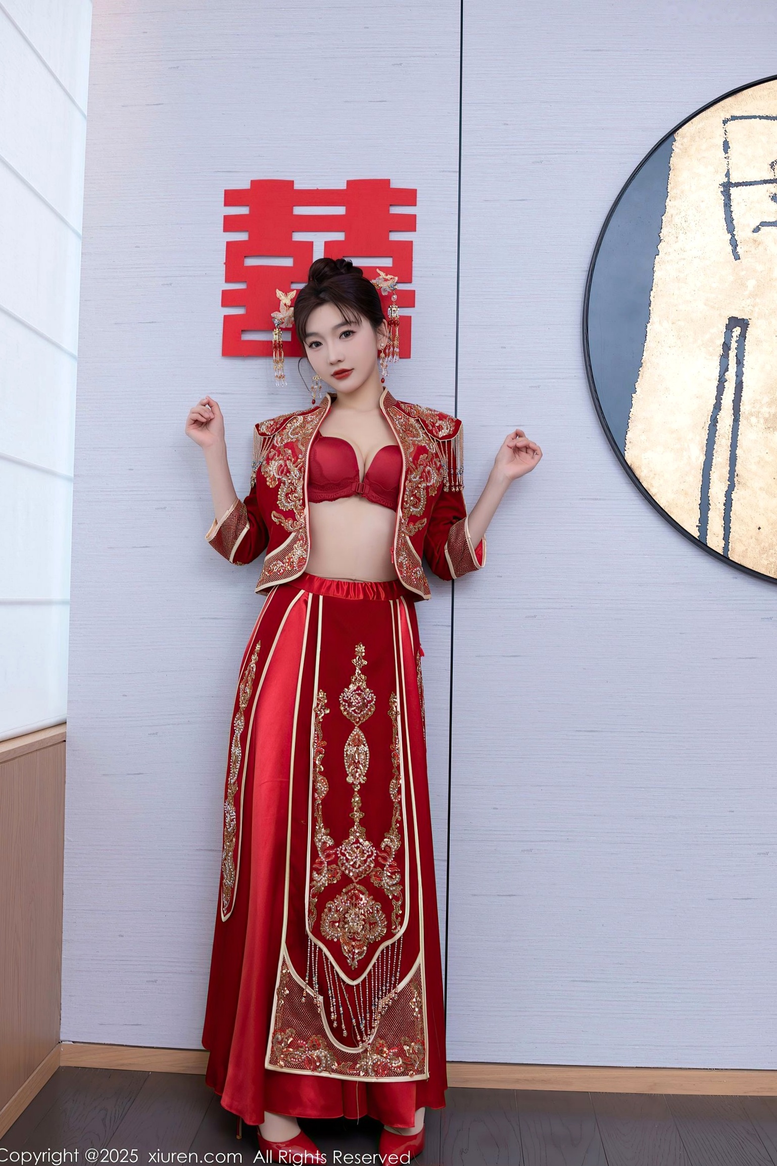 XiuRen秀人网9770陆萱萱:中式复古红嫁衣新娘装,温婉气质与私房性感诱惑,绝美大尺度写真,2025.01.16