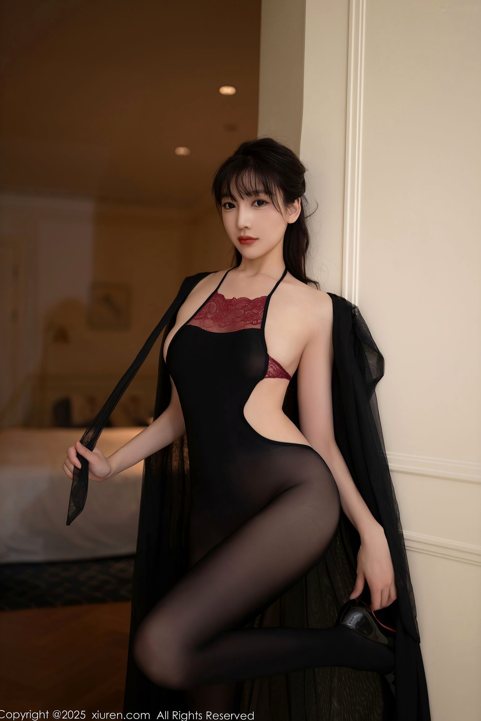 XiuRen秀人网-9735-陆萱萱,高端私房唯美写真,大胆连体黑丝爆乳诱惑,展现极致火辣曲线,致命视觉盛宴