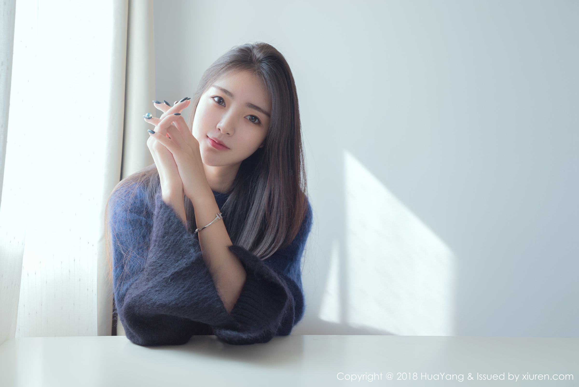 标配女友可樂Vicky 毛衣白寸衫的甜蜜