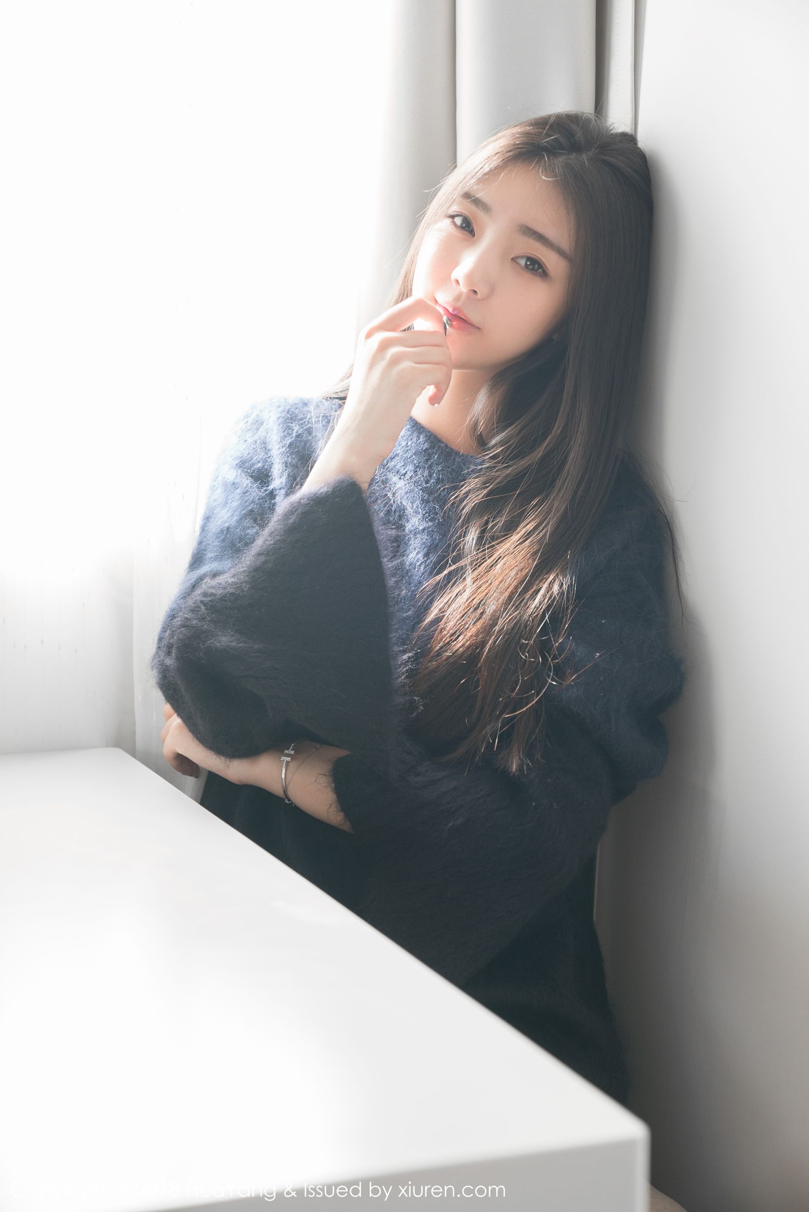 标配女友可樂Vicky 毛衣白寸衫的甜蜜