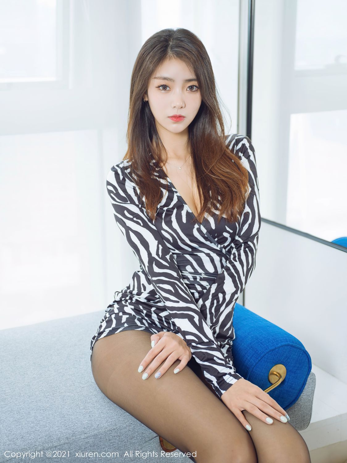 清纯美女可樂Vicky 斑纹短裙狂野气息