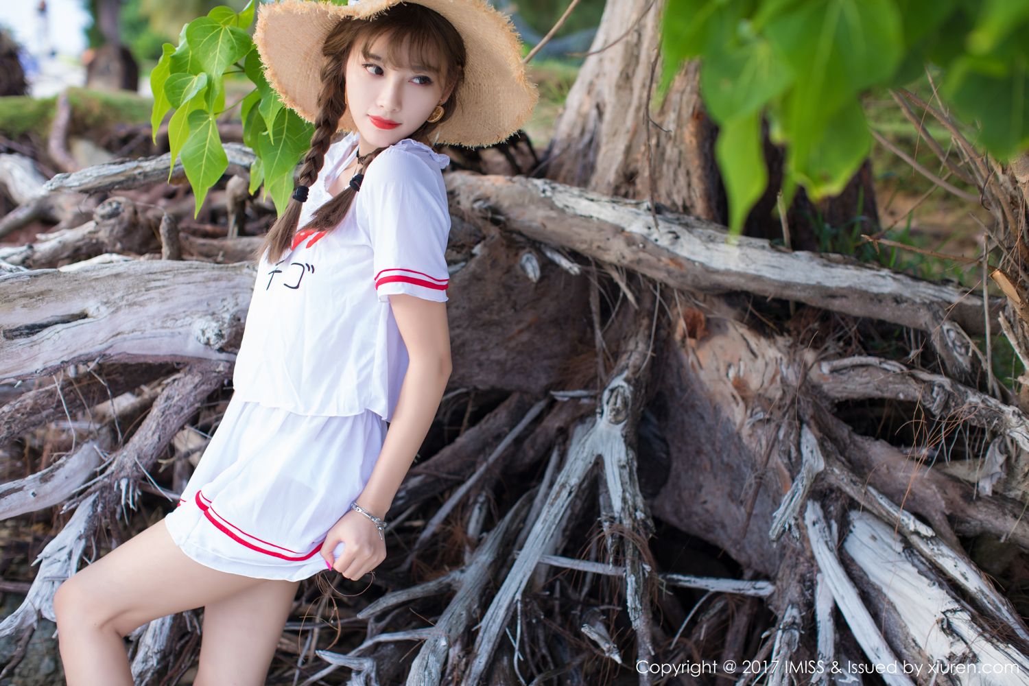 甜美女神杨晨晨 阳光沙滩香车美人