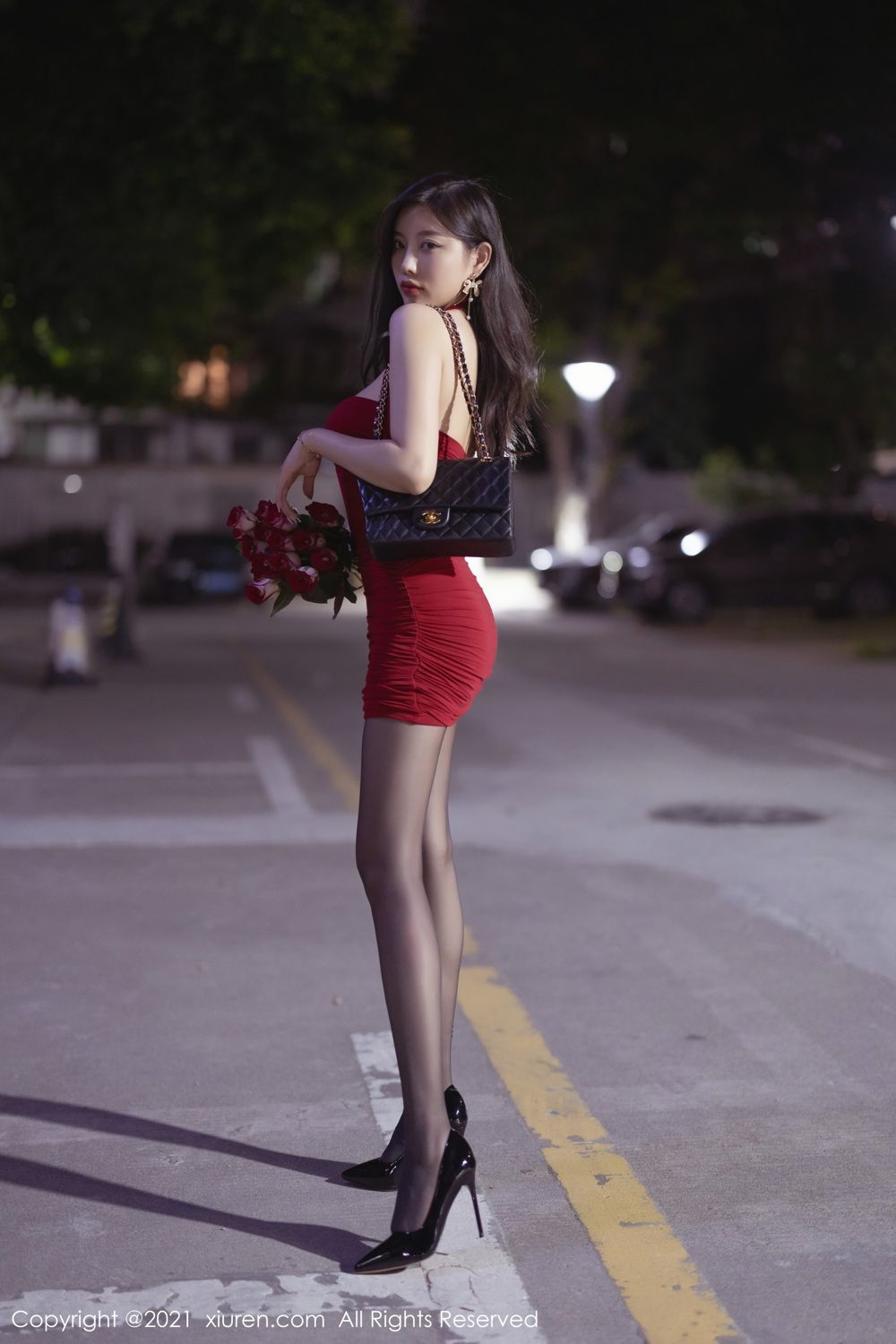 全民女神杨晨晨 猩红吊裙魅惑黑丝