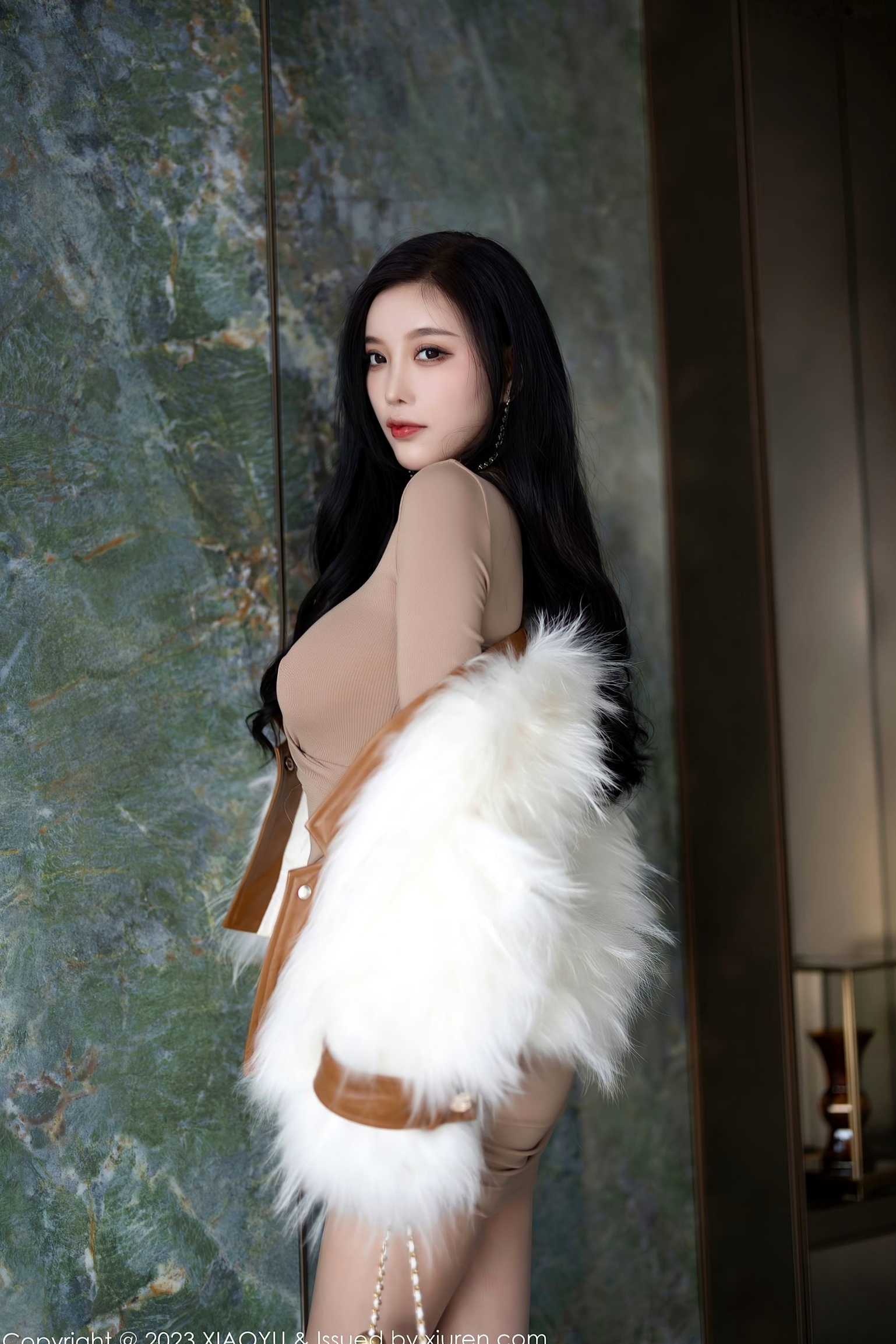 XiaoYu语画界968期:杨晨晨Yome杏色修身连衣裙私房写真,极致曼妙曲线尽显诱惑女神范,无圣光大尺度视觉盛宴