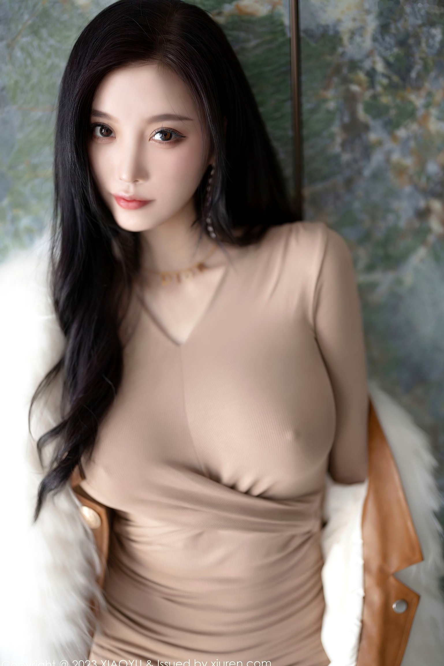XiaoYu语画界968期:杨晨晨Yome杏色修身连衣裙私房写真,极致曼妙曲线尽显诱惑女神范,无圣光大尺度视觉盛宴