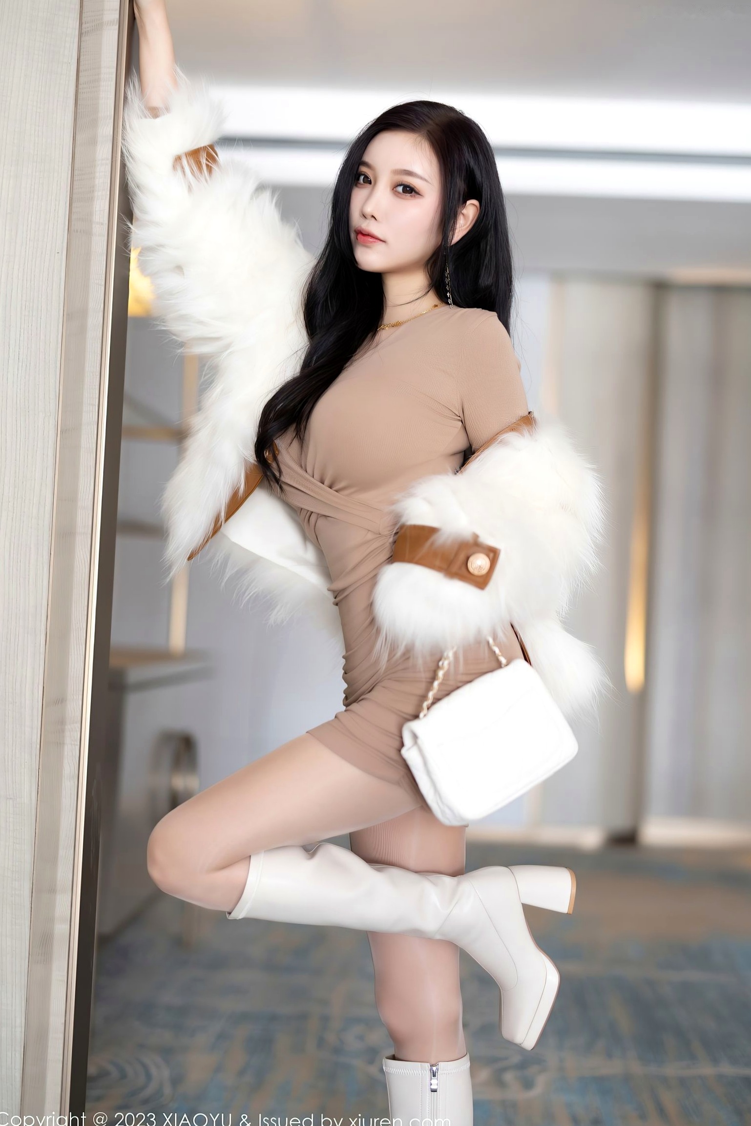 XiaoYu语画界968期:杨晨晨Yome杏色修身连衣裙私房写真,极致曼妙曲线尽显诱惑女神范,无圣光大尺度视觉盛宴