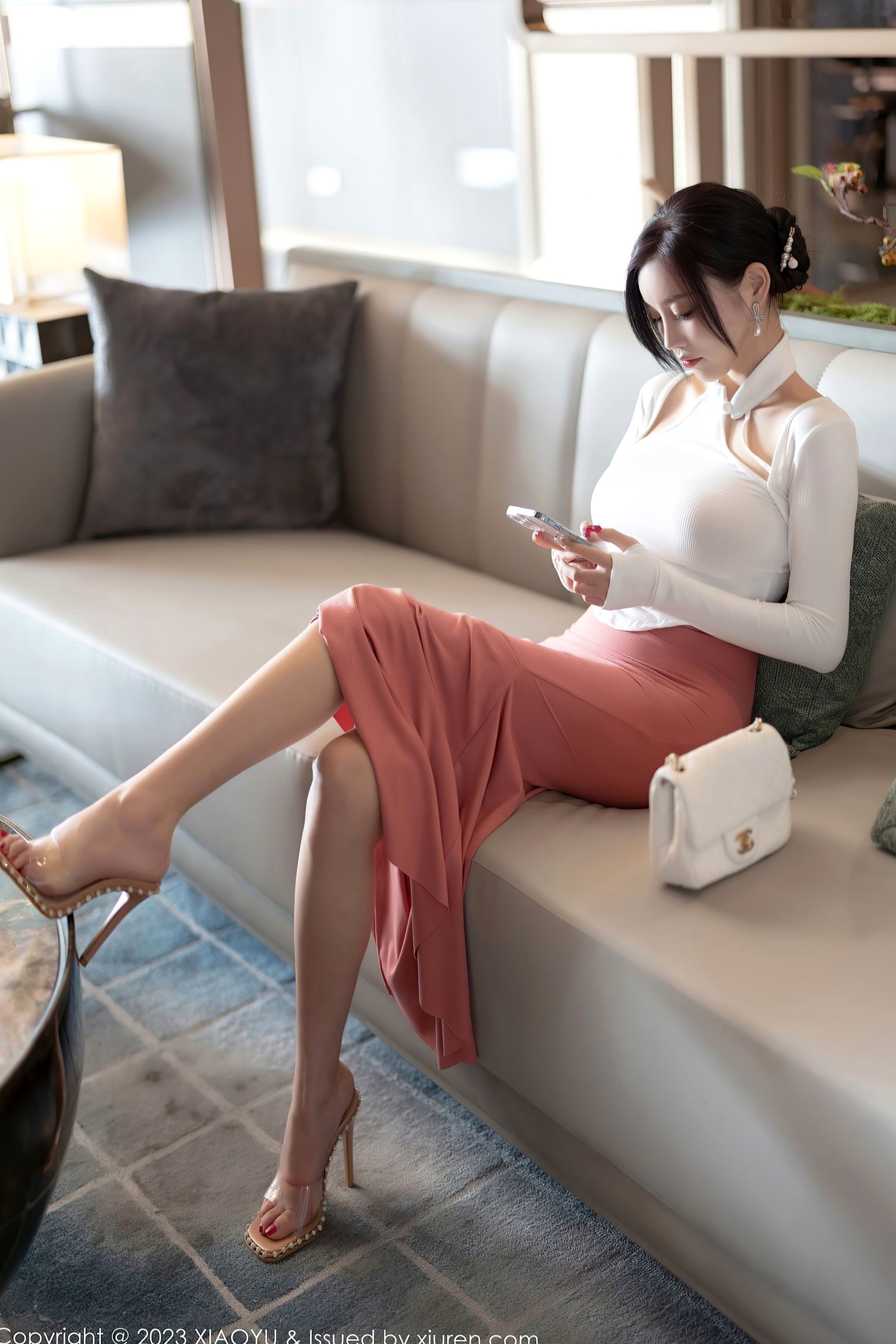 XiaoYu语画界-965-杨晨晨:白色上衣粉裙私房写真,优雅端庄与极致诱惑的碰撞,无圣光大尺度完整版
