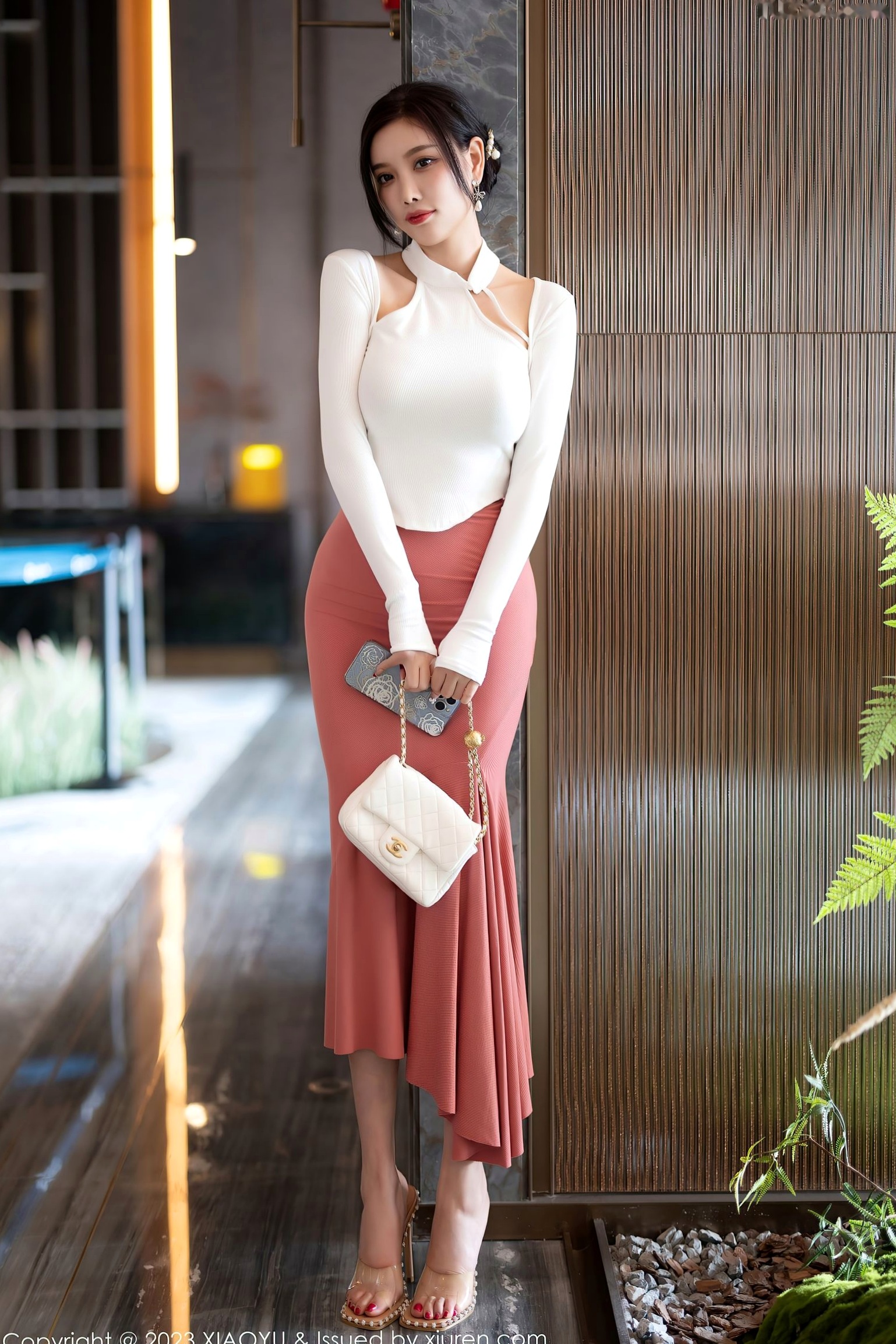 XiaoYu语画界-965-杨晨晨:白色上衣粉裙私房写真,优雅端庄与极致诱惑的碰撞,无圣光大尺度完整版