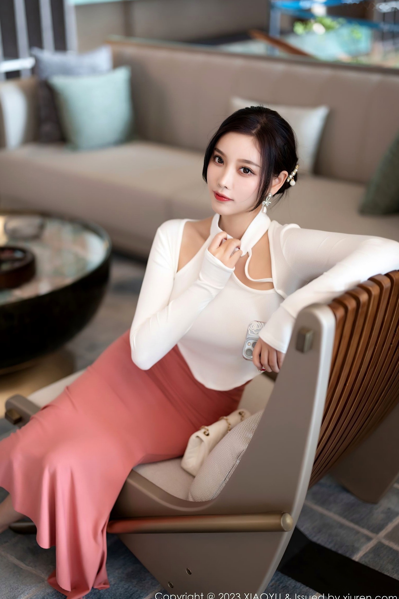 XiaoYu语画界-965-杨晨晨:白色上衣粉裙私房写真,优雅端庄与极致诱惑的碰撞,无圣光大尺度完整版