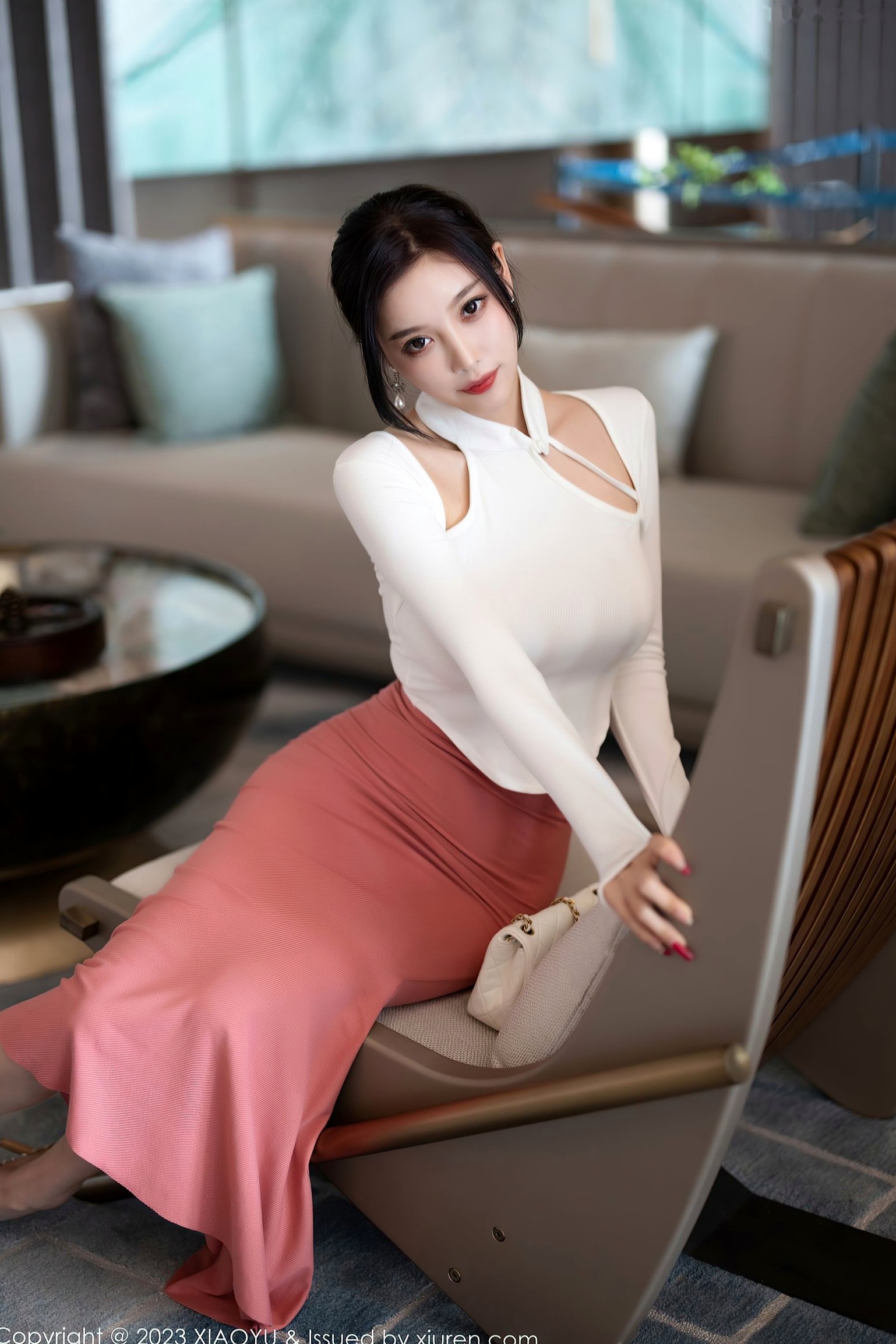XiaoYu语画界-965-杨晨晨:白色上衣粉裙私房写真,优雅端庄与极致诱惑的碰撞,无圣光大尺度完整版