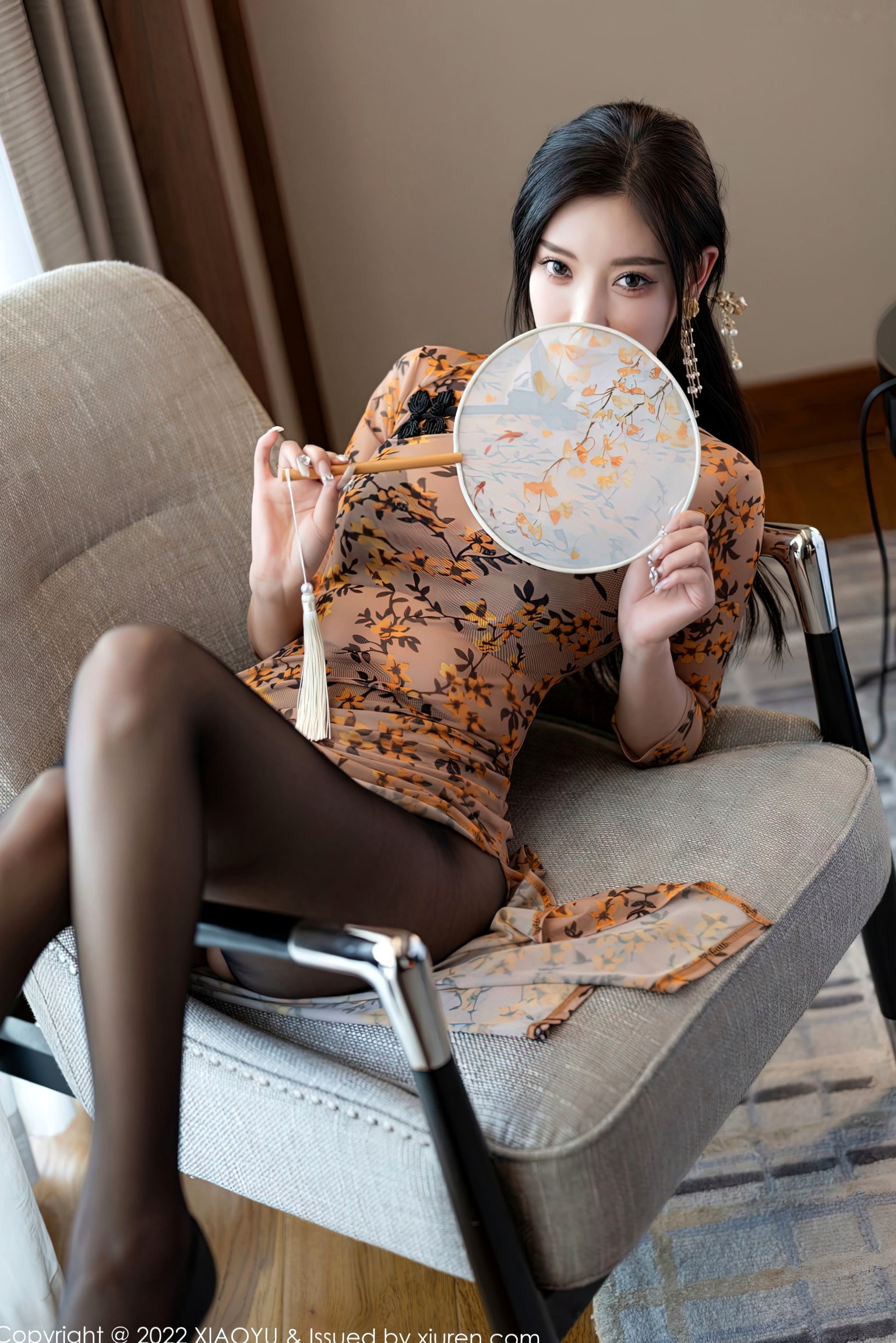 XiaoYu语画界927-杨晨晨Yome旗袍私房写真,轻透质感裹身黑丝美腿,尽显极致古典性感诱惑