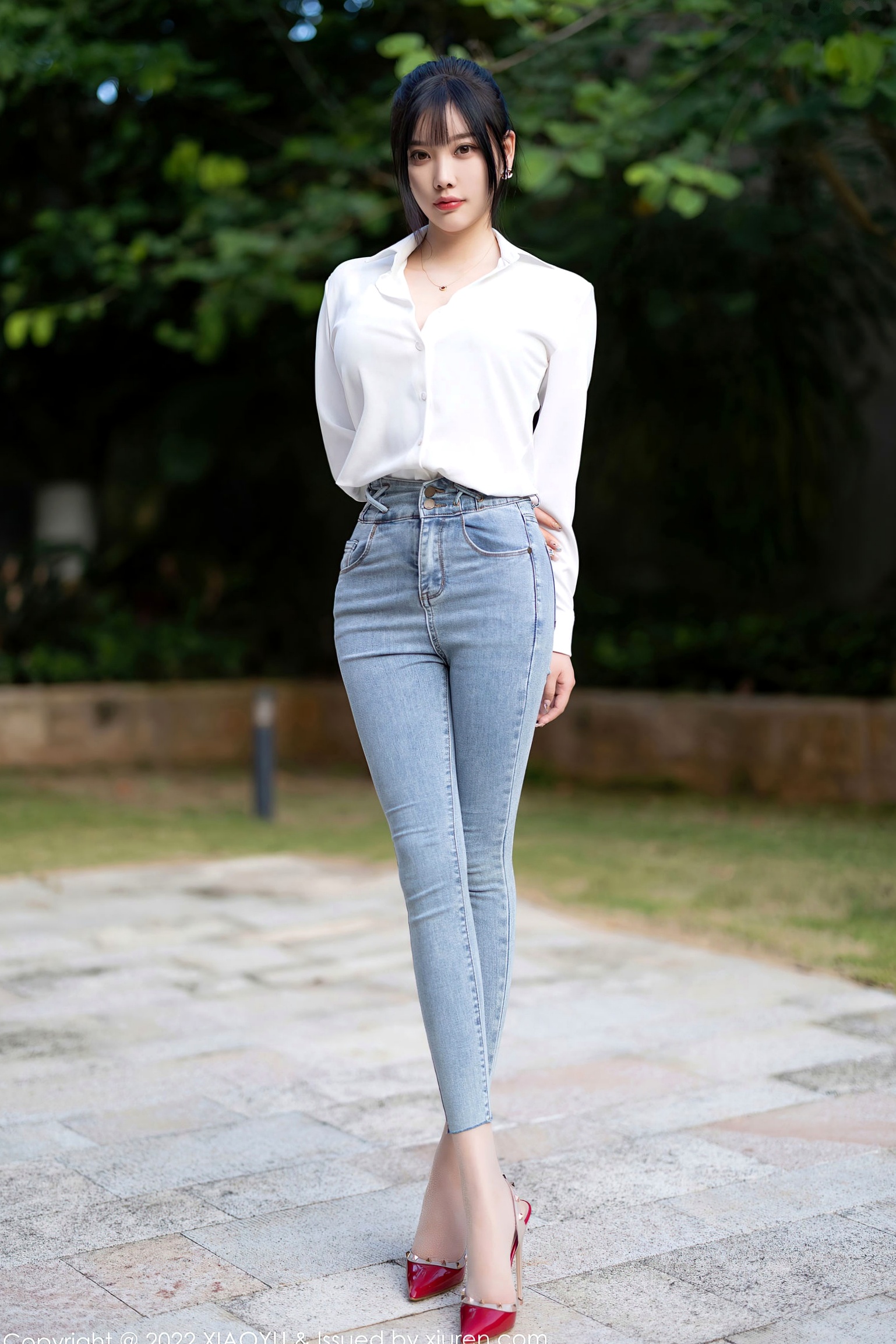 XiaoYu语画界 846期 - 杨晨晨Yome 性感私房系列 - 白衬衫红色内衣肉丝诱惑,居家大尺度美图,无圣光极致展现