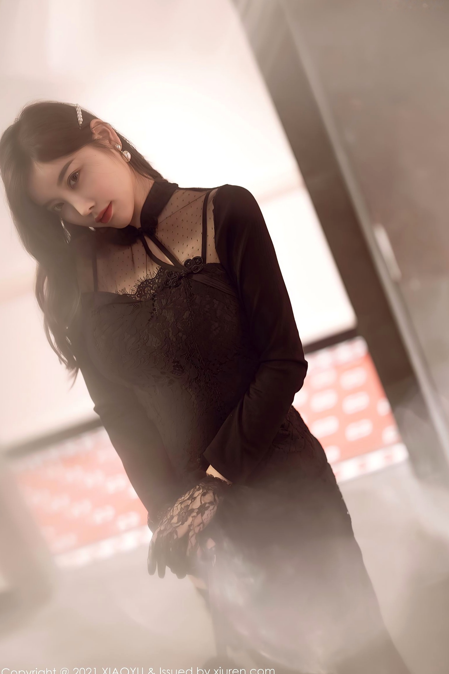 杨晨晨Sugar私房写真:复古光影下的蕾丝黑丝吊带诱惑,优雅与性感并存,“白月光与朱砂痣”氛围感大片