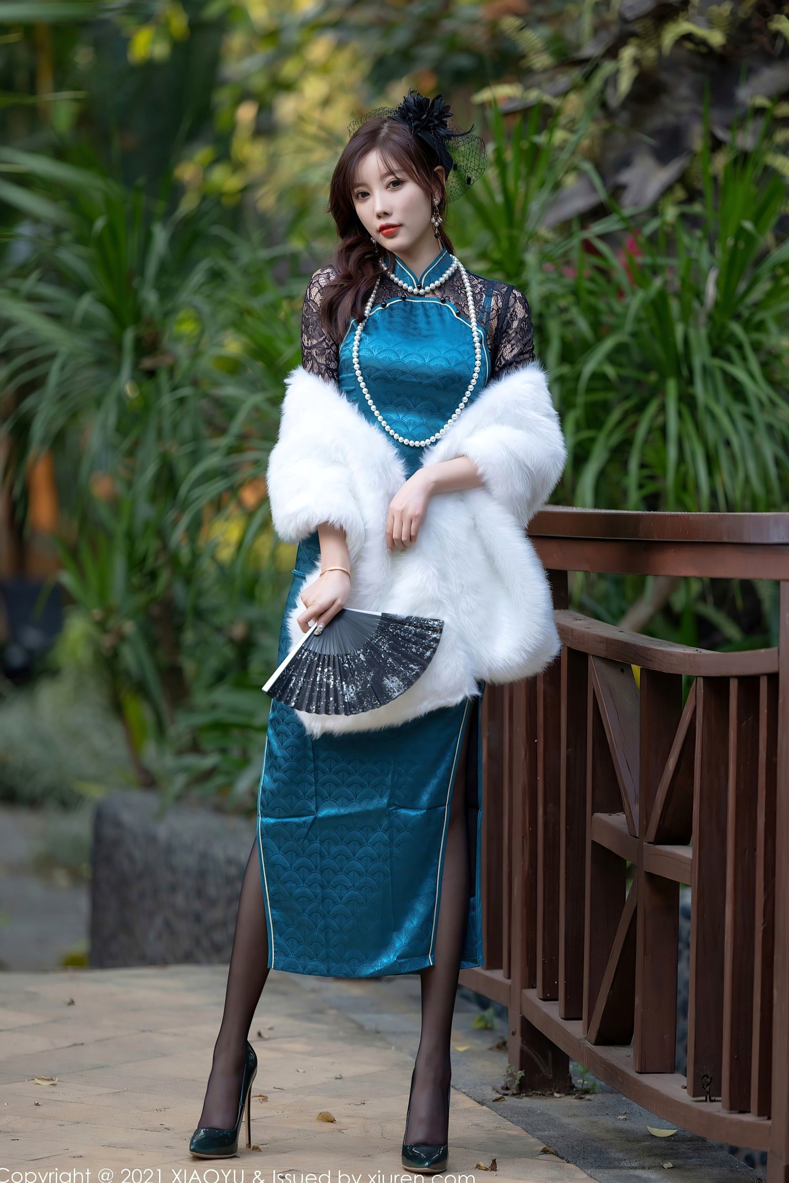 XiaoYu语画界557杨晨晨心愿旅拍:孔雀蓝蕾丝内衣与黑丝诱惑,绝美私房大尺度写真