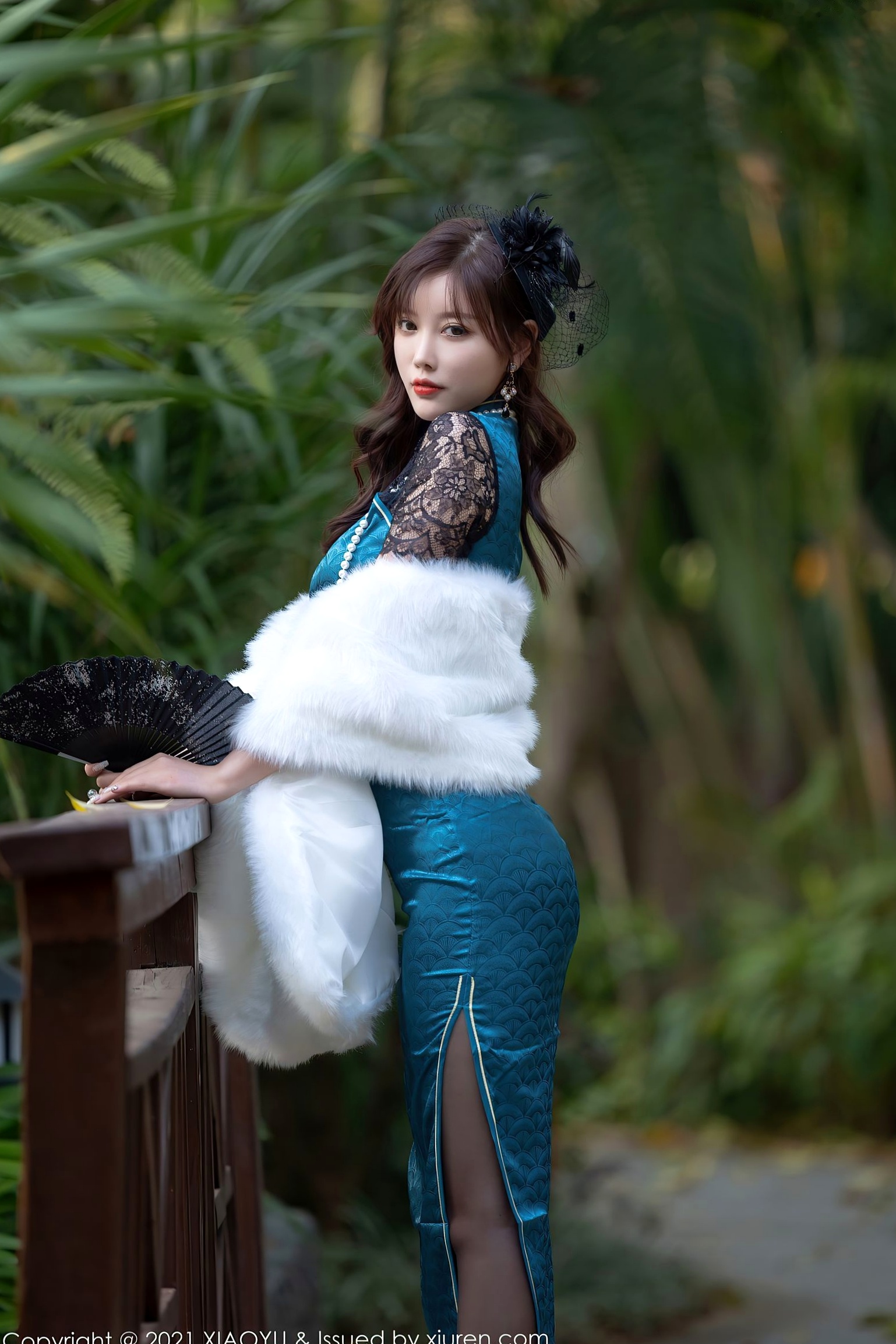 XiaoYu语画界557杨晨晨心愿旅拍:孔雀蓝蕾丝内衣与黑丝诱惑,绝美私房大尺度写真