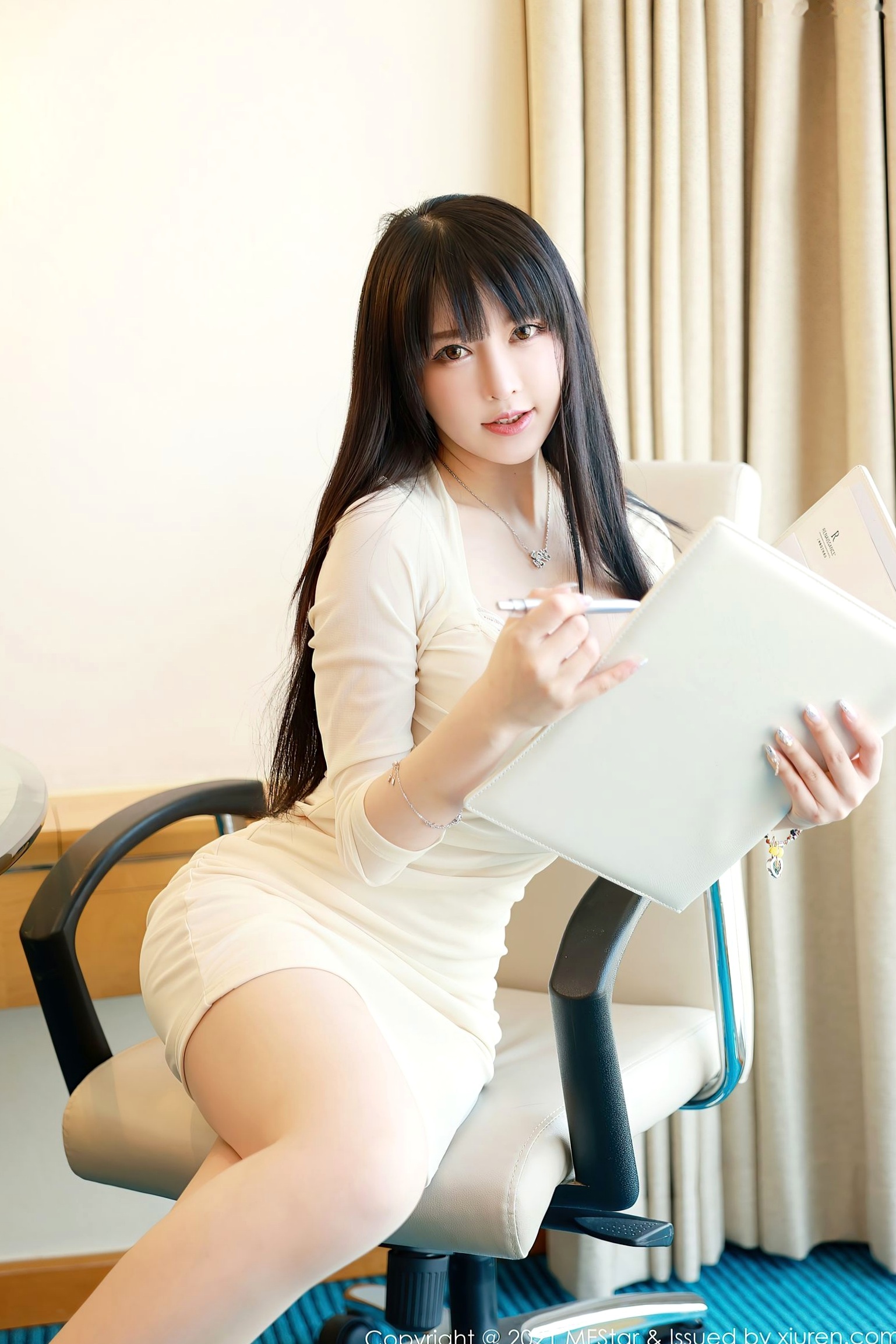 MFStar模范学院-472-玉兔miki,职场办公室风情,清纯童颜展现傲人曲线,极品白嫩尤物写真