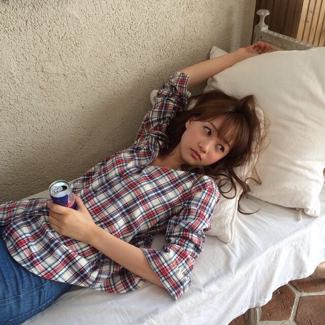 高田秋 治愈系白肌美人