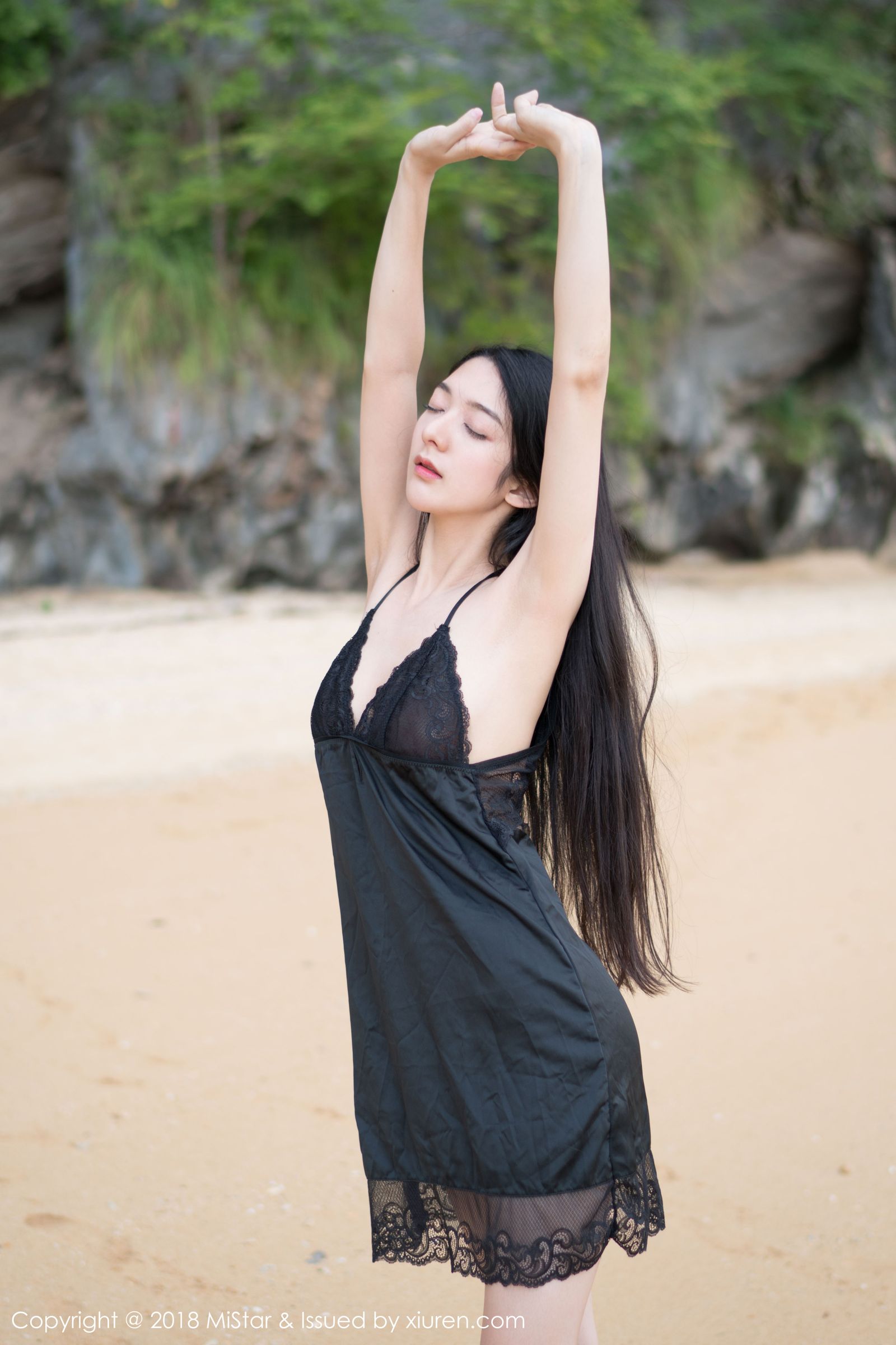 新晋女神小热巴 清新的学生服饰
