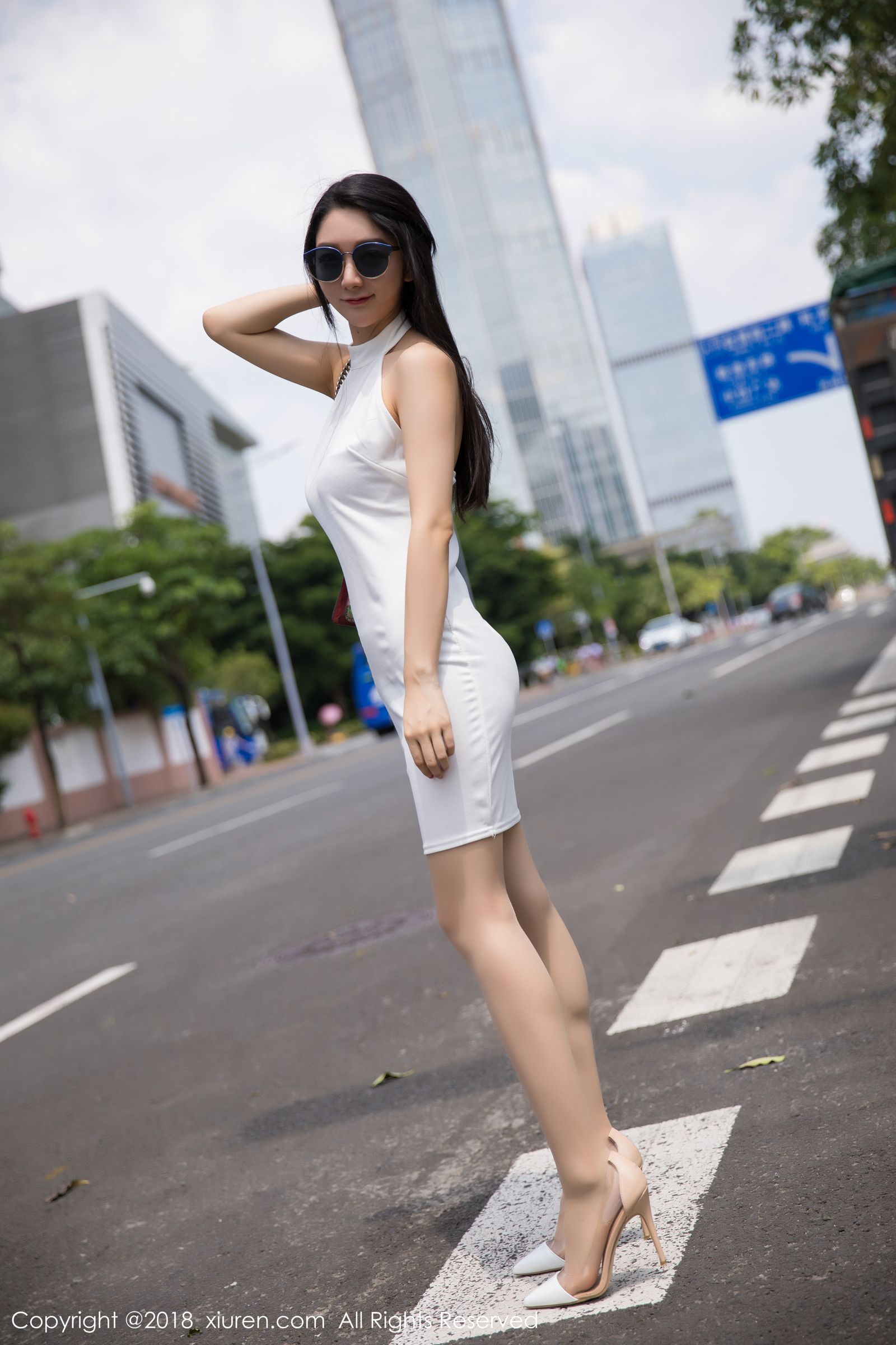 车拍女神小热巴 酥胸美腿柔美多姿