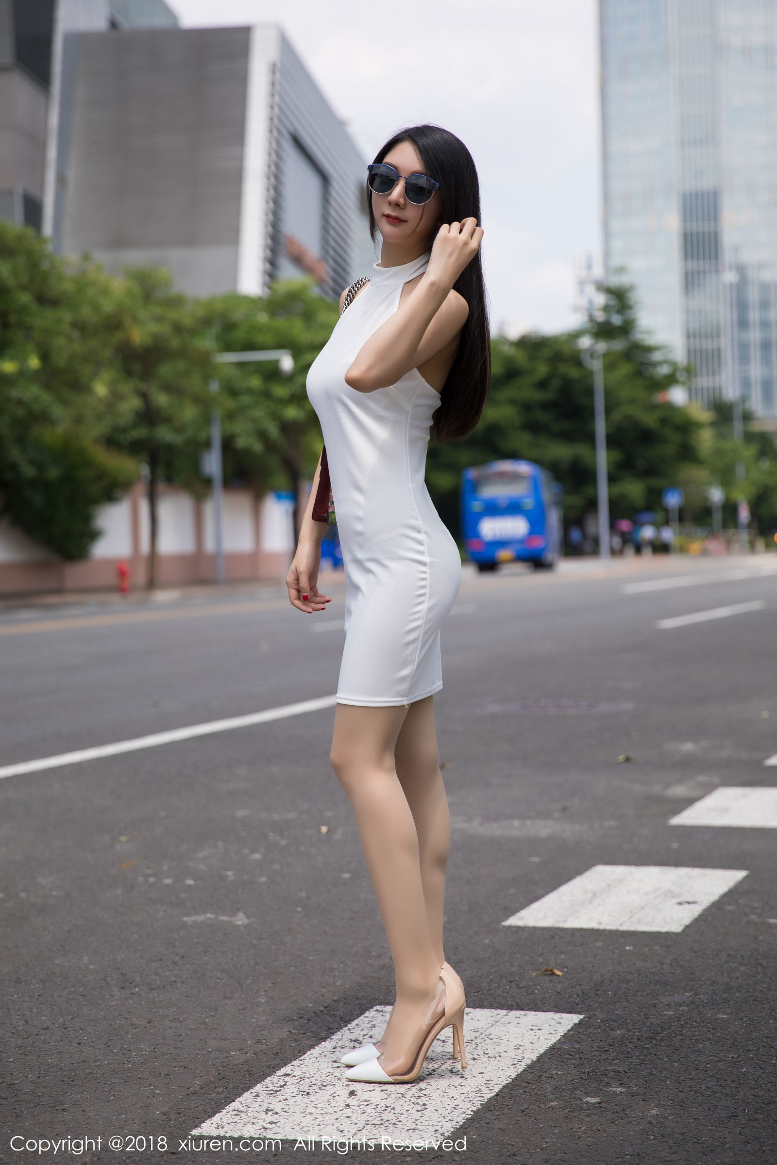 车拍女神小热巴 酥胸美腿柔美多姿