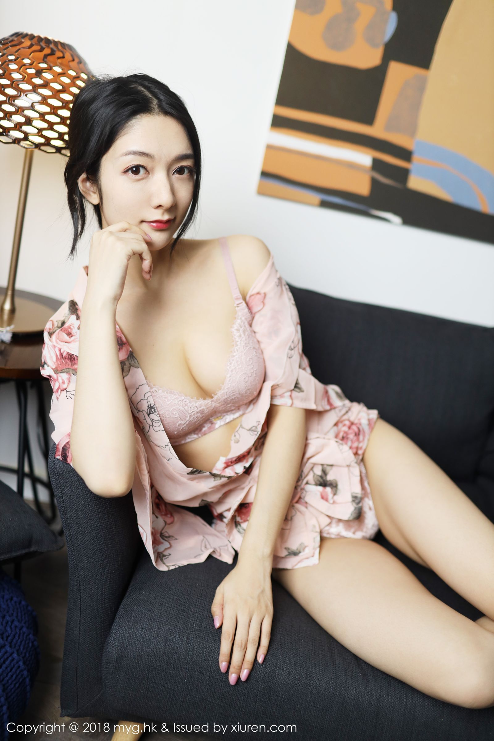 女神Angela喜欢猫 镂空内衣丰润迷人