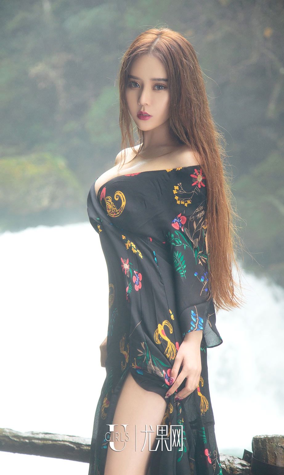 老寨新花爱丽莎 青山碧水佳人美