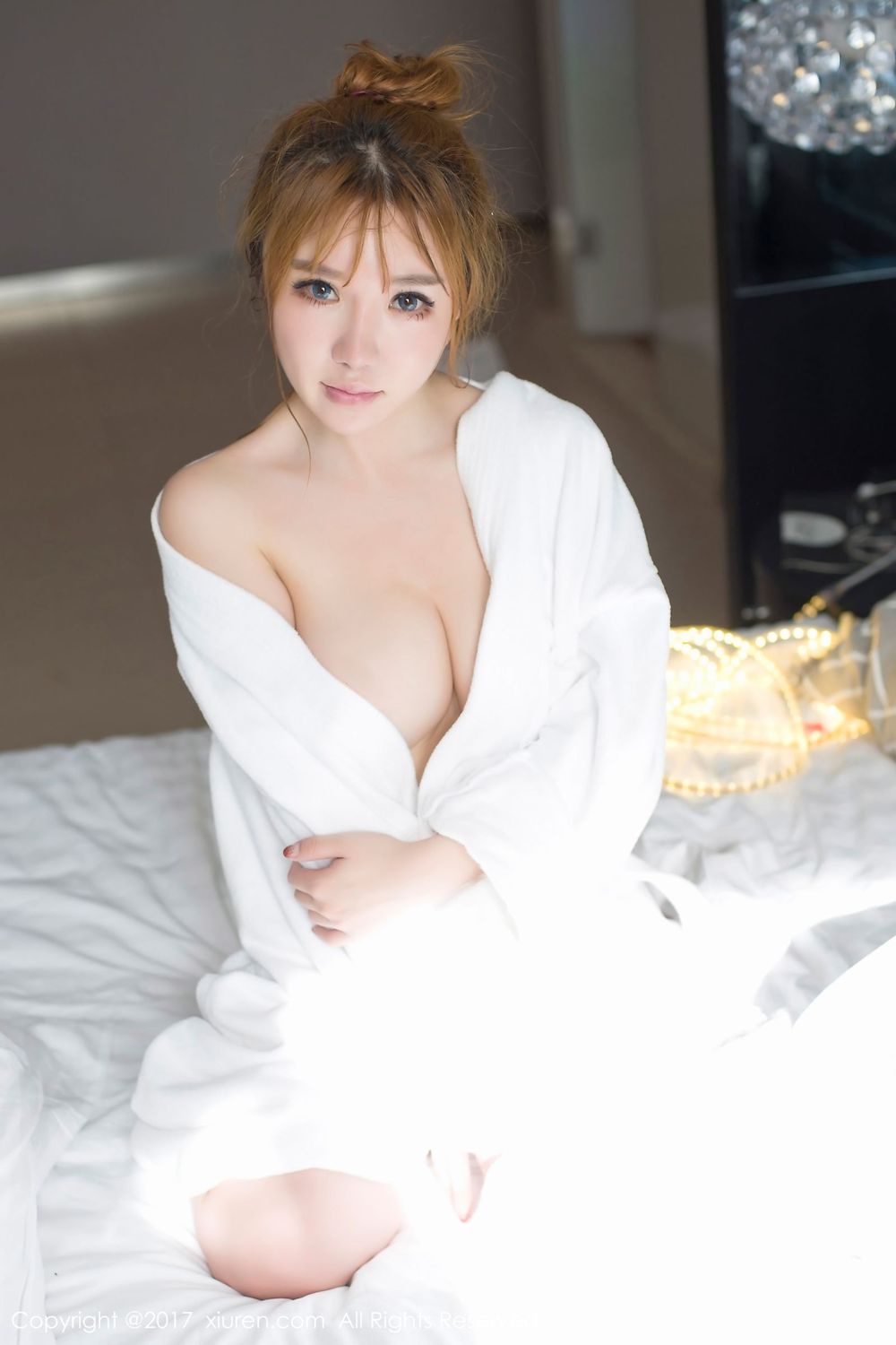 白皙模特小公举Amy 白色蕾丝蓝色死库水