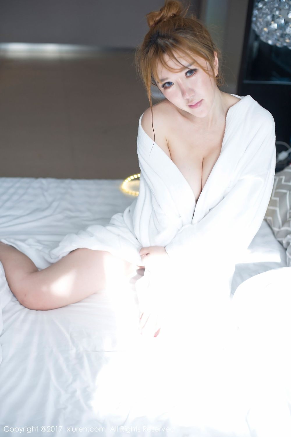 白皙模特小公举Amy 白色蕾丝蓝色死库水