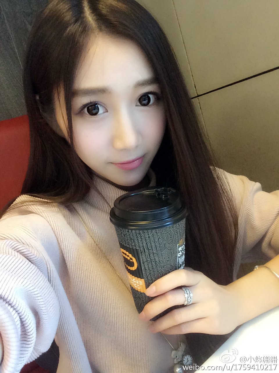 小悠珊珊(高珊) 美人电竞主播私房照诱惑写真图
