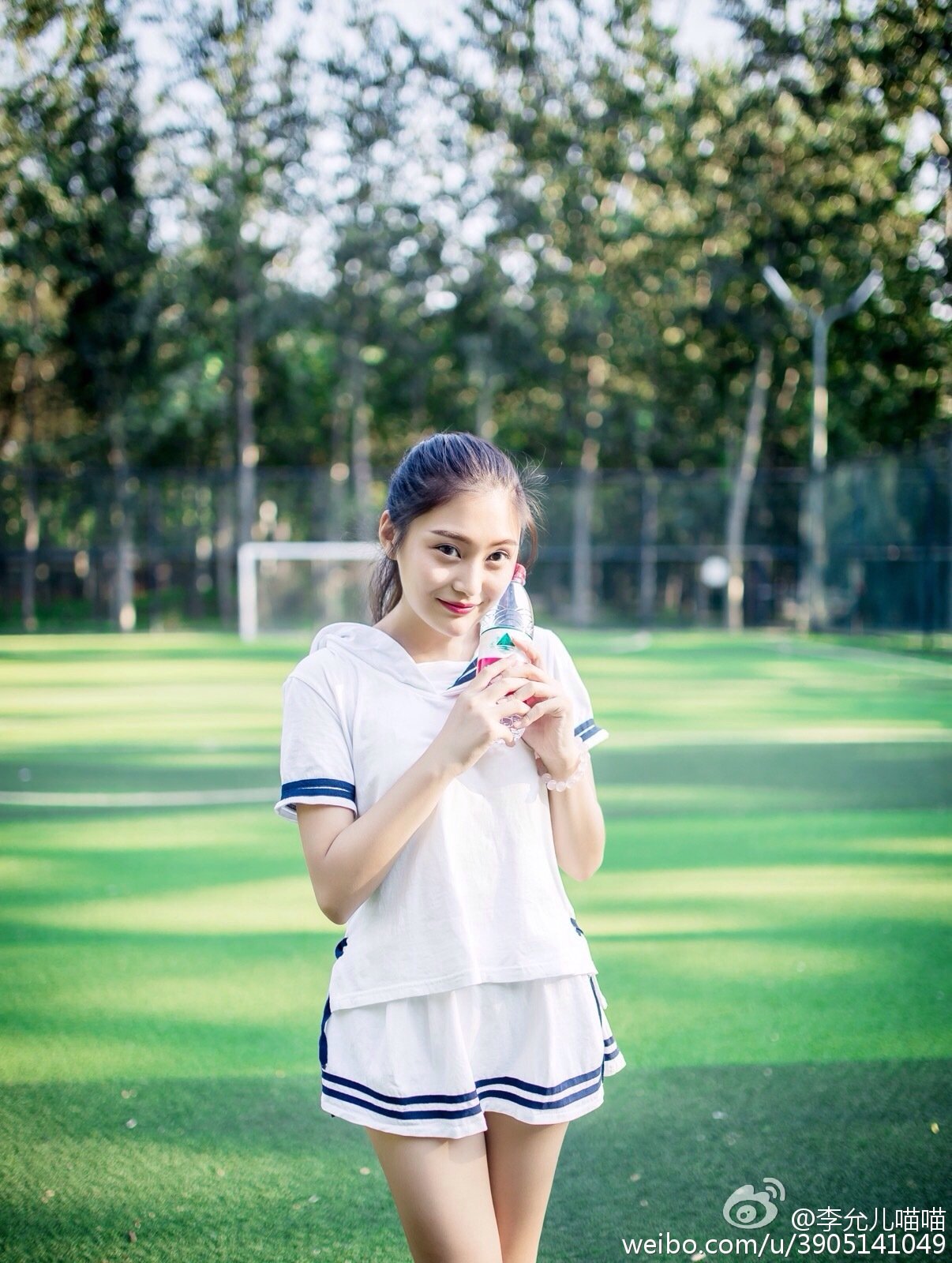 李允 微博清新私房写真图