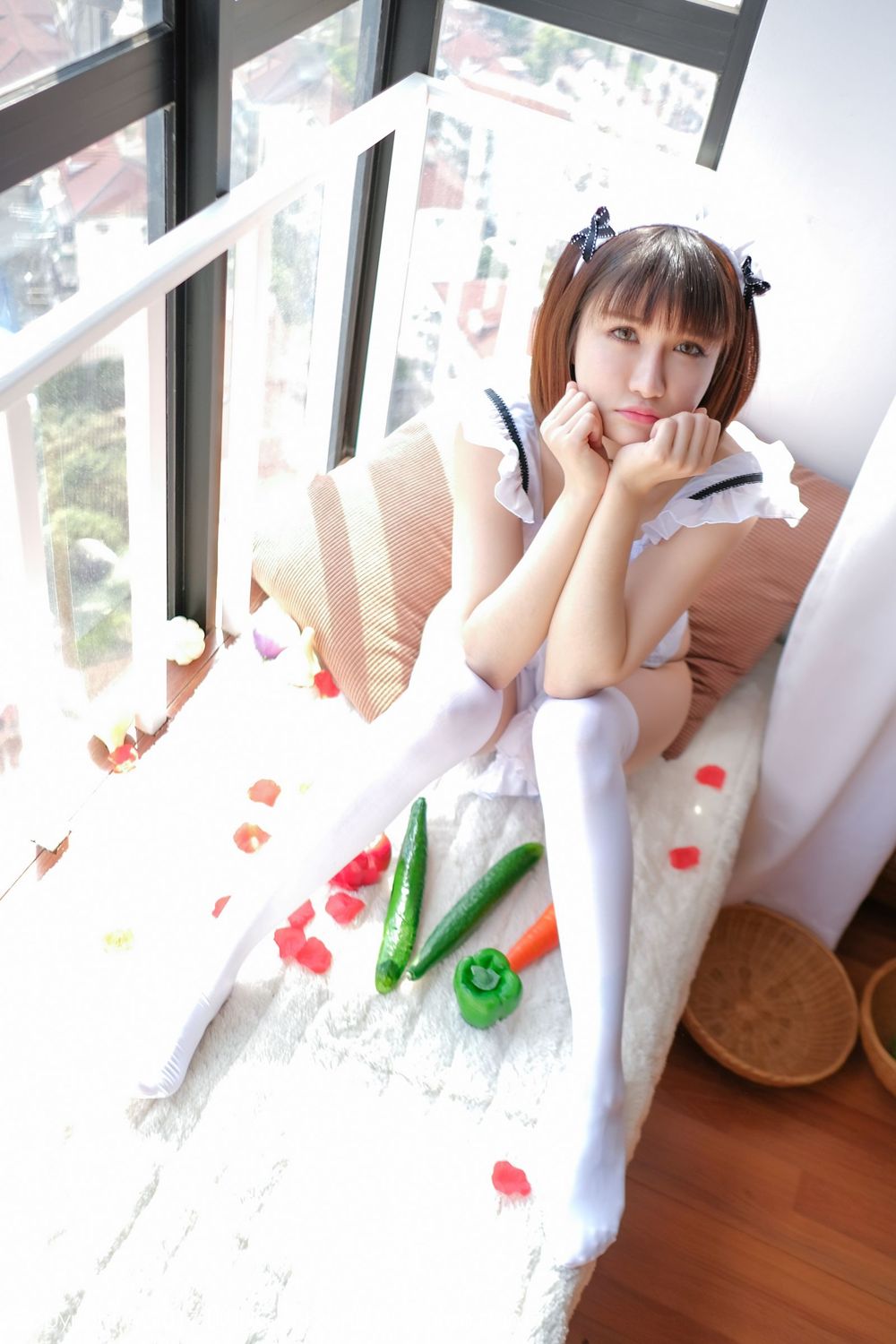明艳照人傲娇萌萌 女仆装和番茄黄瓜