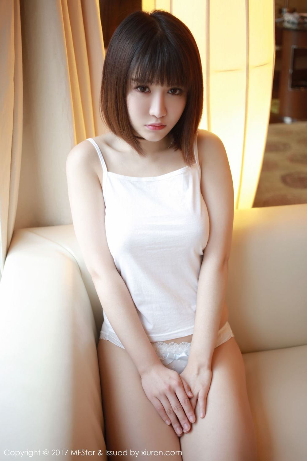 性感女神傲娇萌萌 白肌娇躯相得益彰