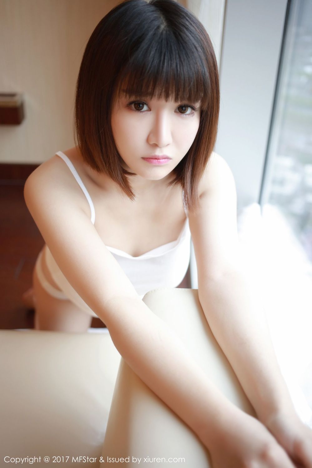 性感女神傲娇萌萌 白肌娇躯相得益彰