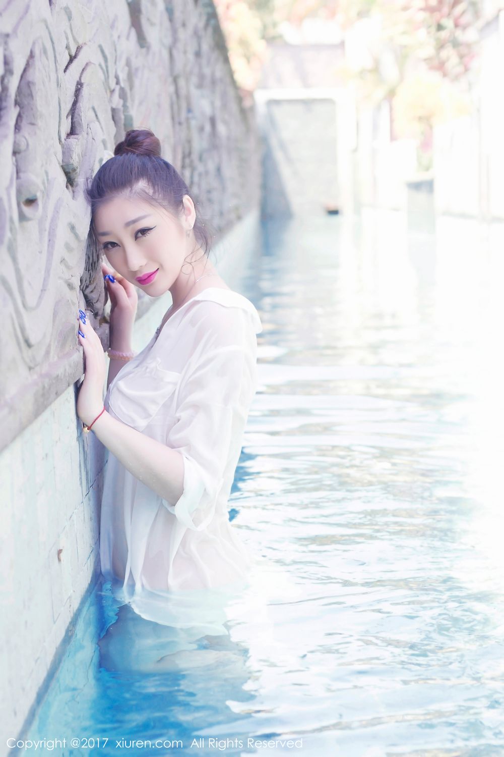 小柳岩妲己_Toxic 白衬衣湿身游泳
