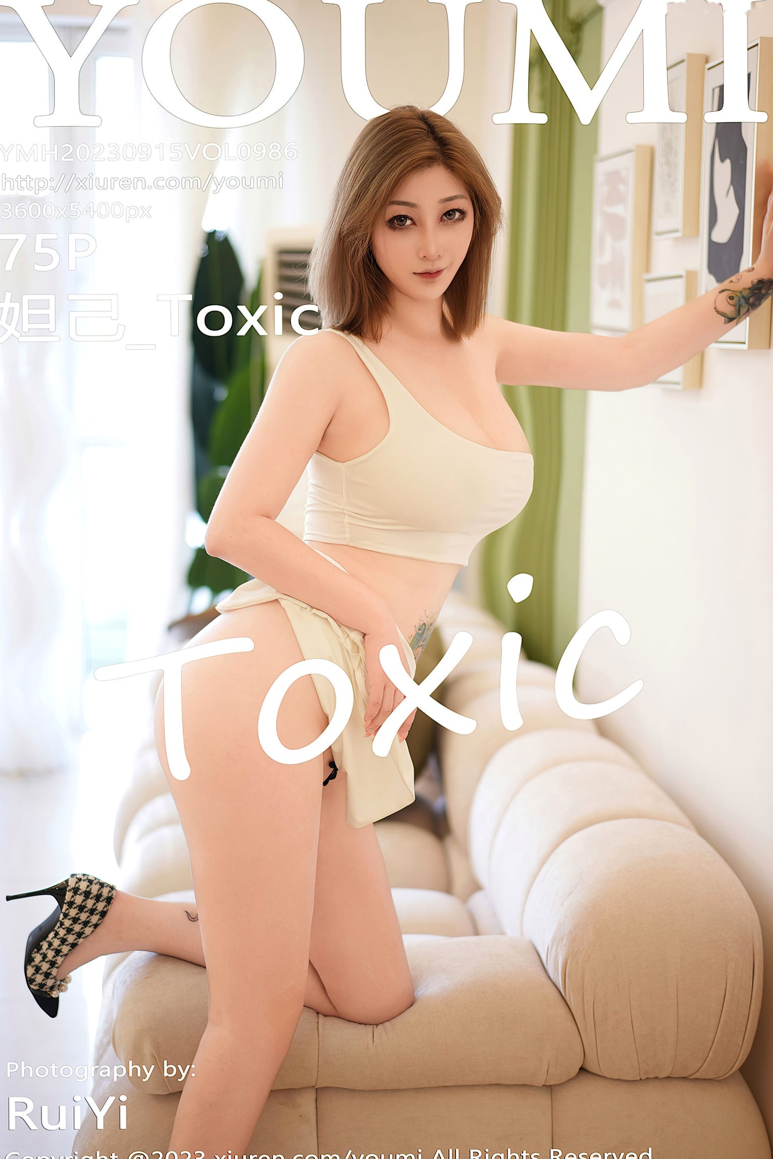 尤蜜荟妲己_Toxic私房写真,纯欲白色短T撩人身材,腹部纹身诱惑,无圣光大尺度性感私照