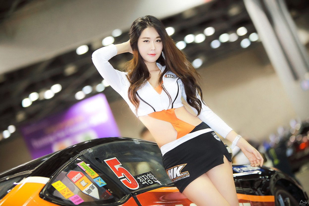 殷夏荣(은하영) 南韩人气车模美腿写真图