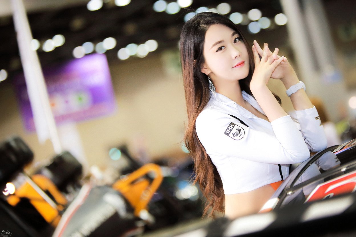殷夏荣(은하영) 南韩人气车模美腿写真图