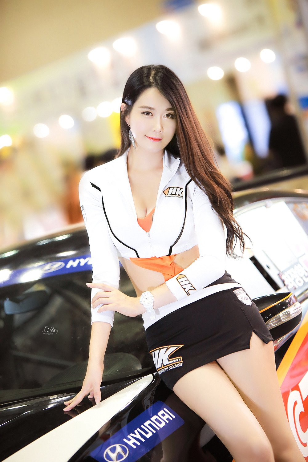 殷夏荣(은하영) 南韩人气车模美腿写真图