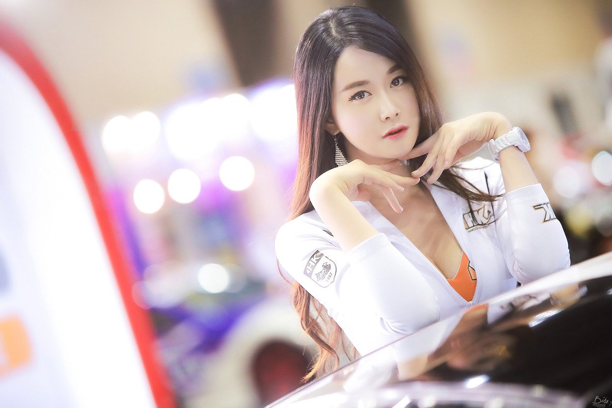 殷夏荣(은하영) 南韩人气车模美腿写真图