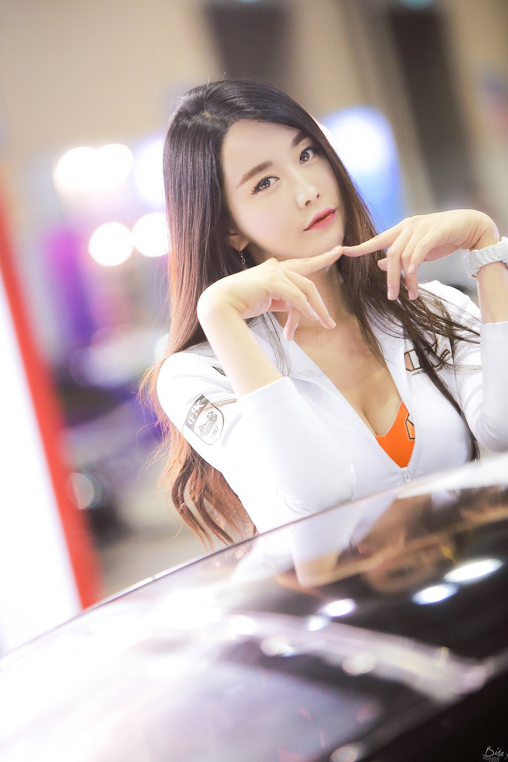 殷夏荣(은하영) 南韩人气车模美腿写真图