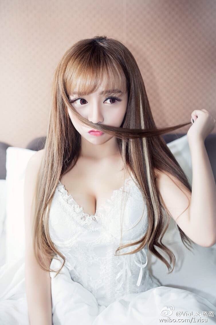VioLet-璐璐 可爱美少女私房照诱惑写真图