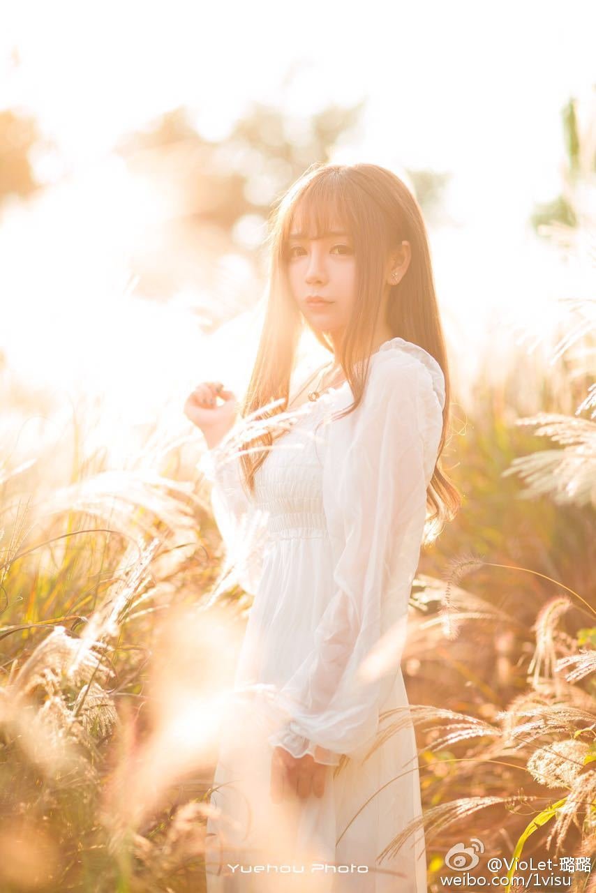 VioLet-璐璐 可爱美少女私房照诱惑写真图