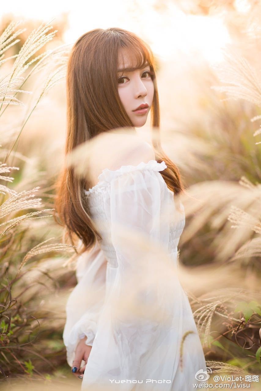 VioLet-璐璐 可爱美少女私房照诱惑写真图